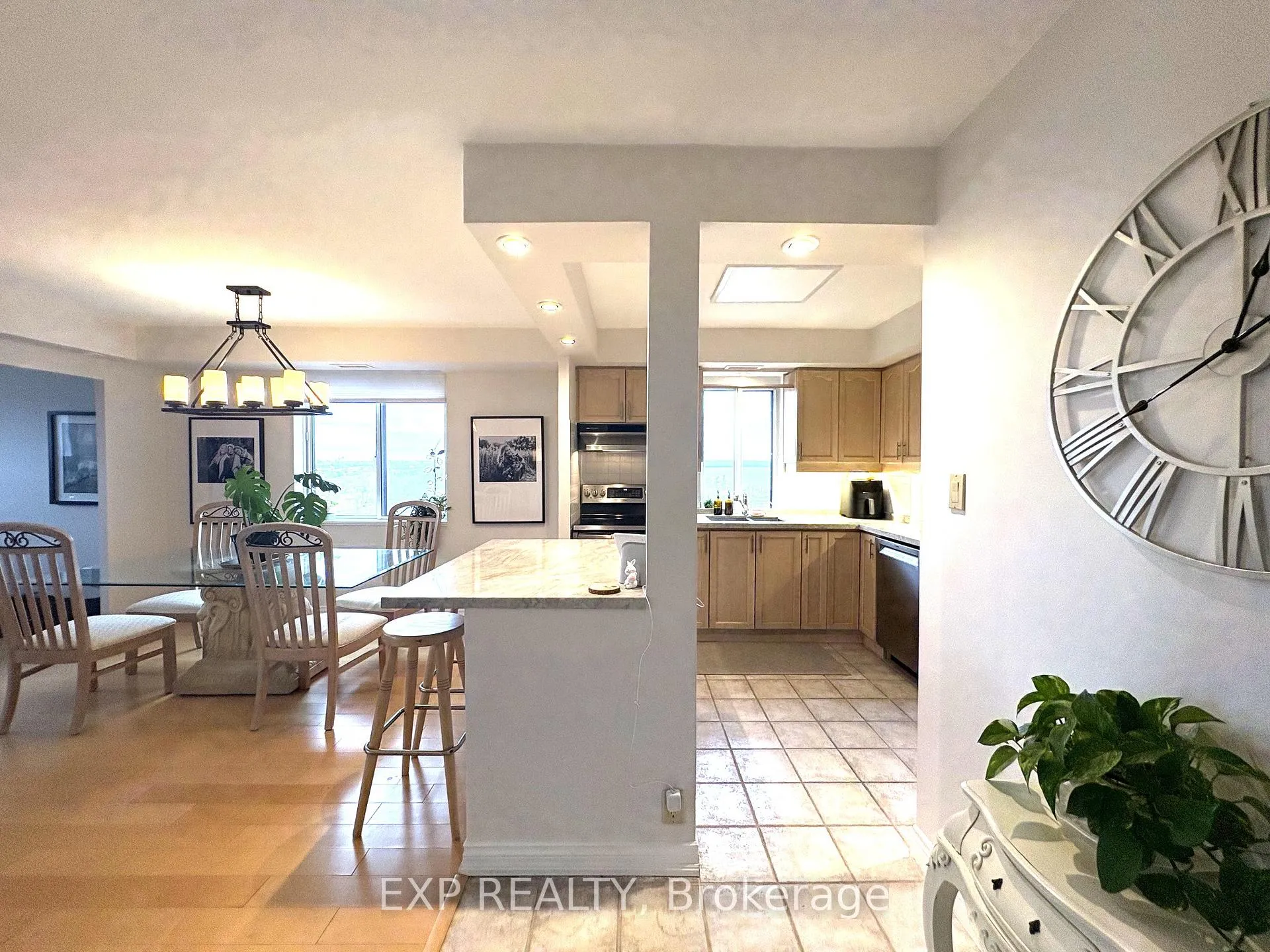 Photo 3 of Unit 1407, 301 Frances Avenue, Hamilton, Lakeshore — HOMEH