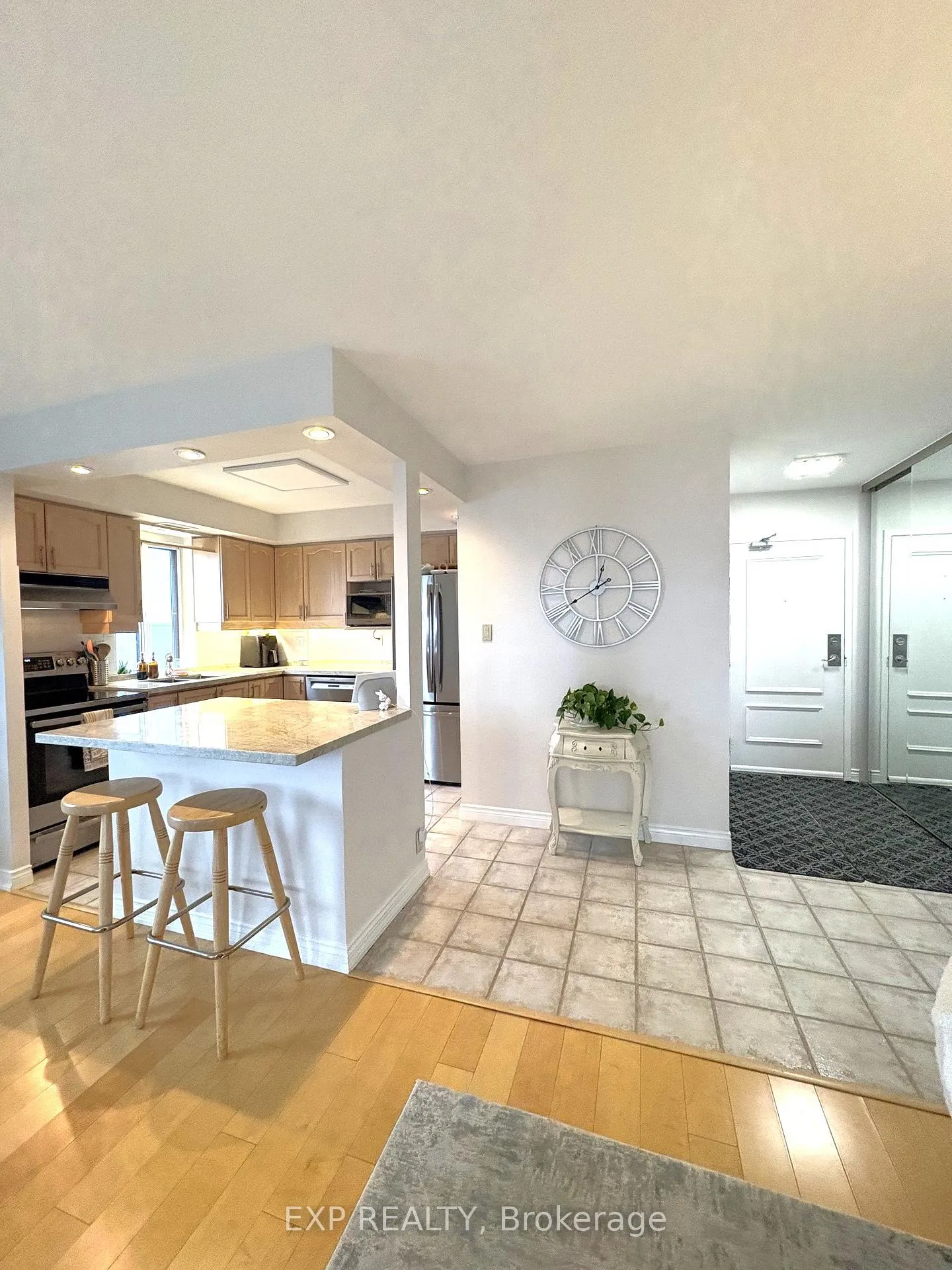 Photo 5 of Unit 1407, 301 Frances Avenue, Hamilton, Lakeshore — HOMEH