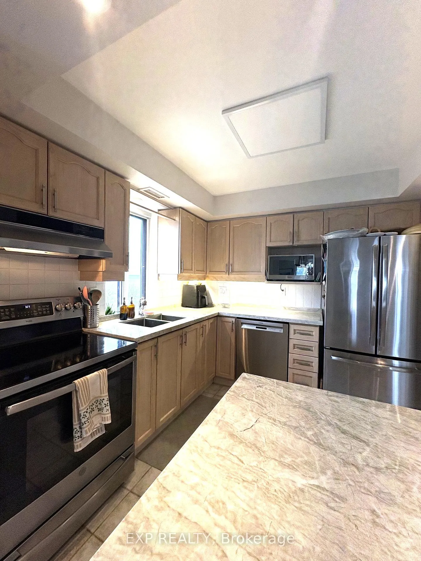 Photo 7 of Unit 1407, 301 Frances Avenue, Hamilton, Lakeshore — HOMEH