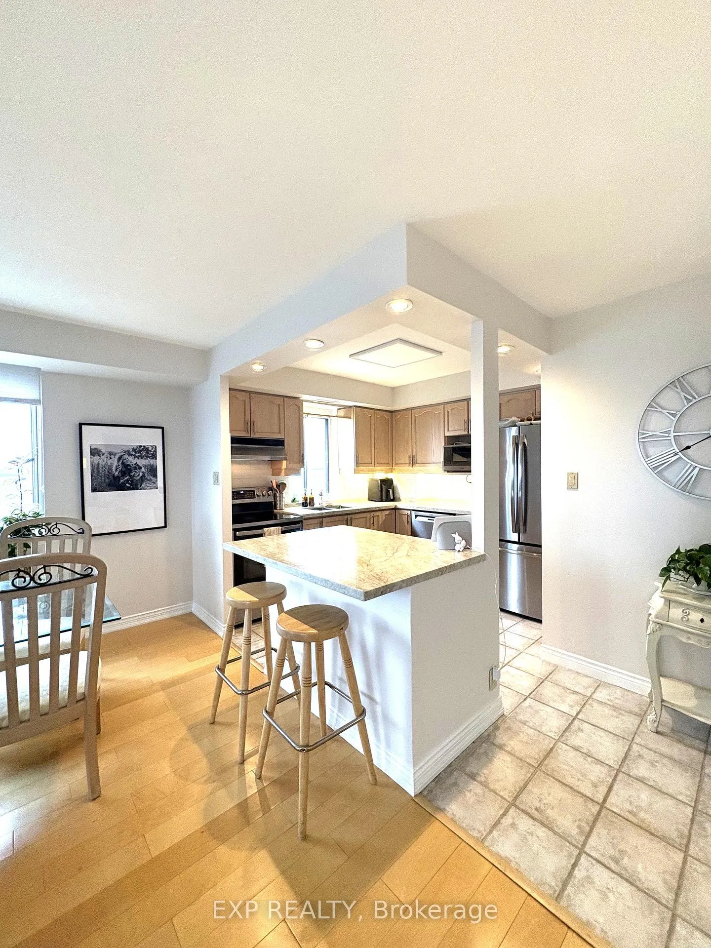 Photo 8 of Unit 1407, 301 Frances Avenue, Hamilton, Lakeshore — HOMEH