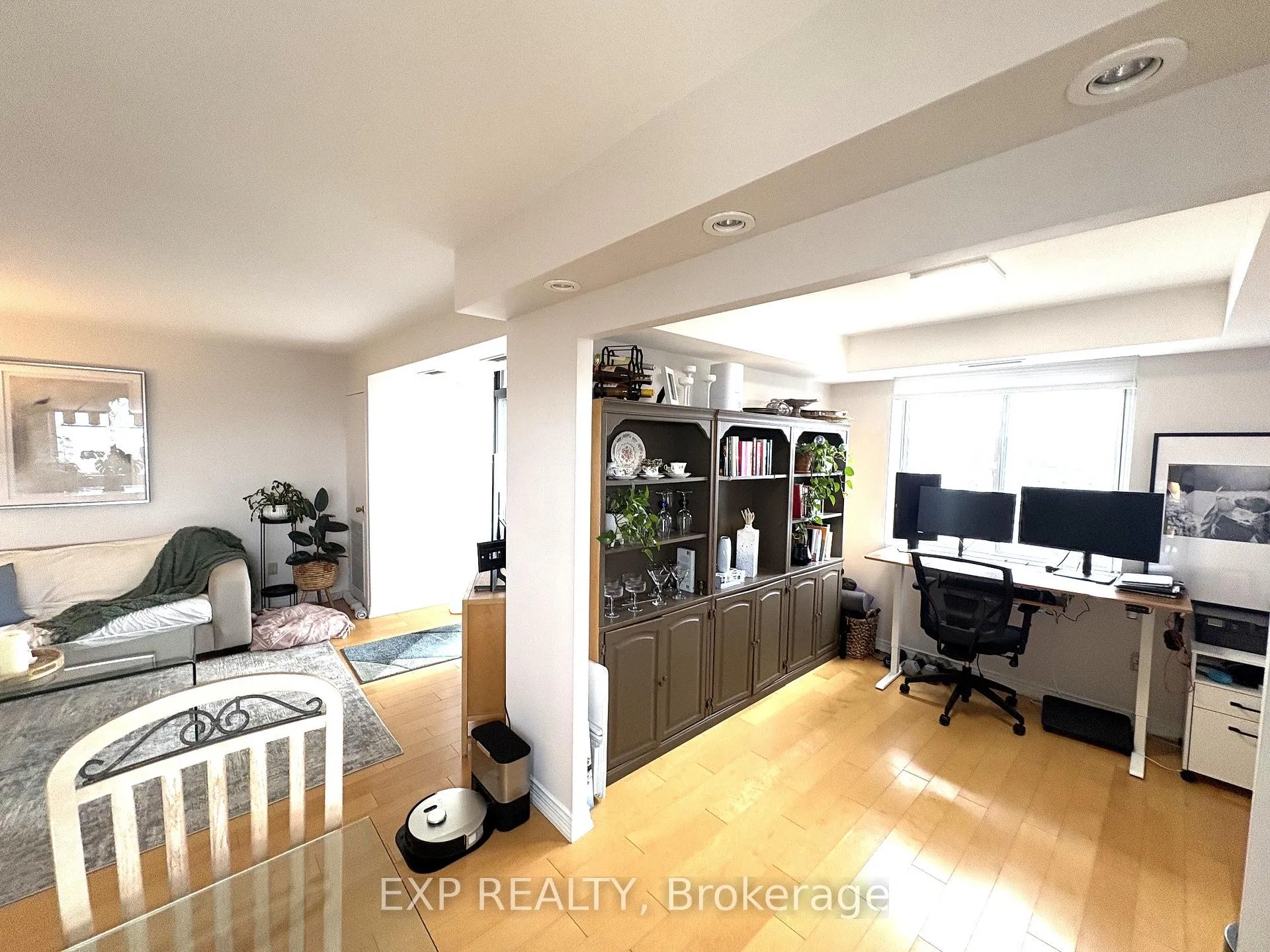 Photo 15 of Unit 1407, 301 Frances Avenue, Hamilton, Lakeshore — HOMEH