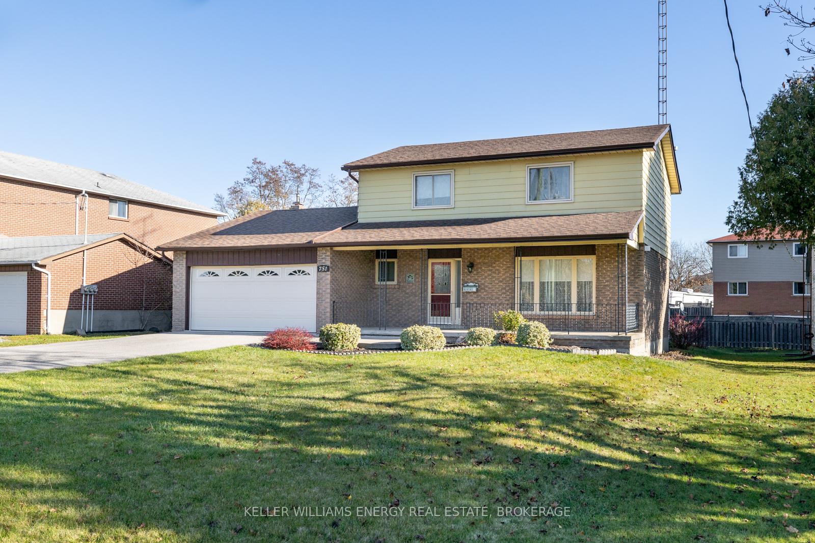 Photo 2 of 751 Cochrane Street, Whitby, Downtown Whitby — HOMEH