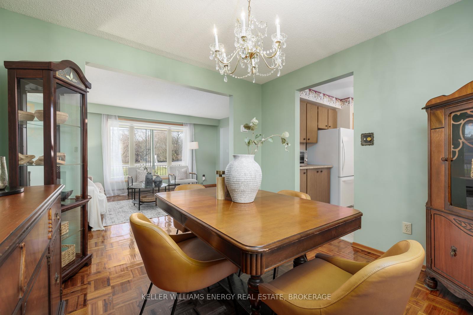 Photo 9 of 751 Cochrane Street, Whitby, Downtown Whitby — HOMEH
