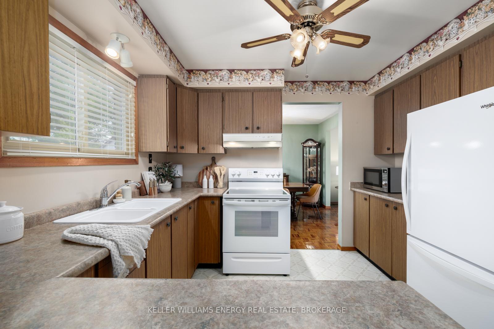 Photo 11 of 751 Cochrane Street, Whitby, Downtown Whitby — HOMEH