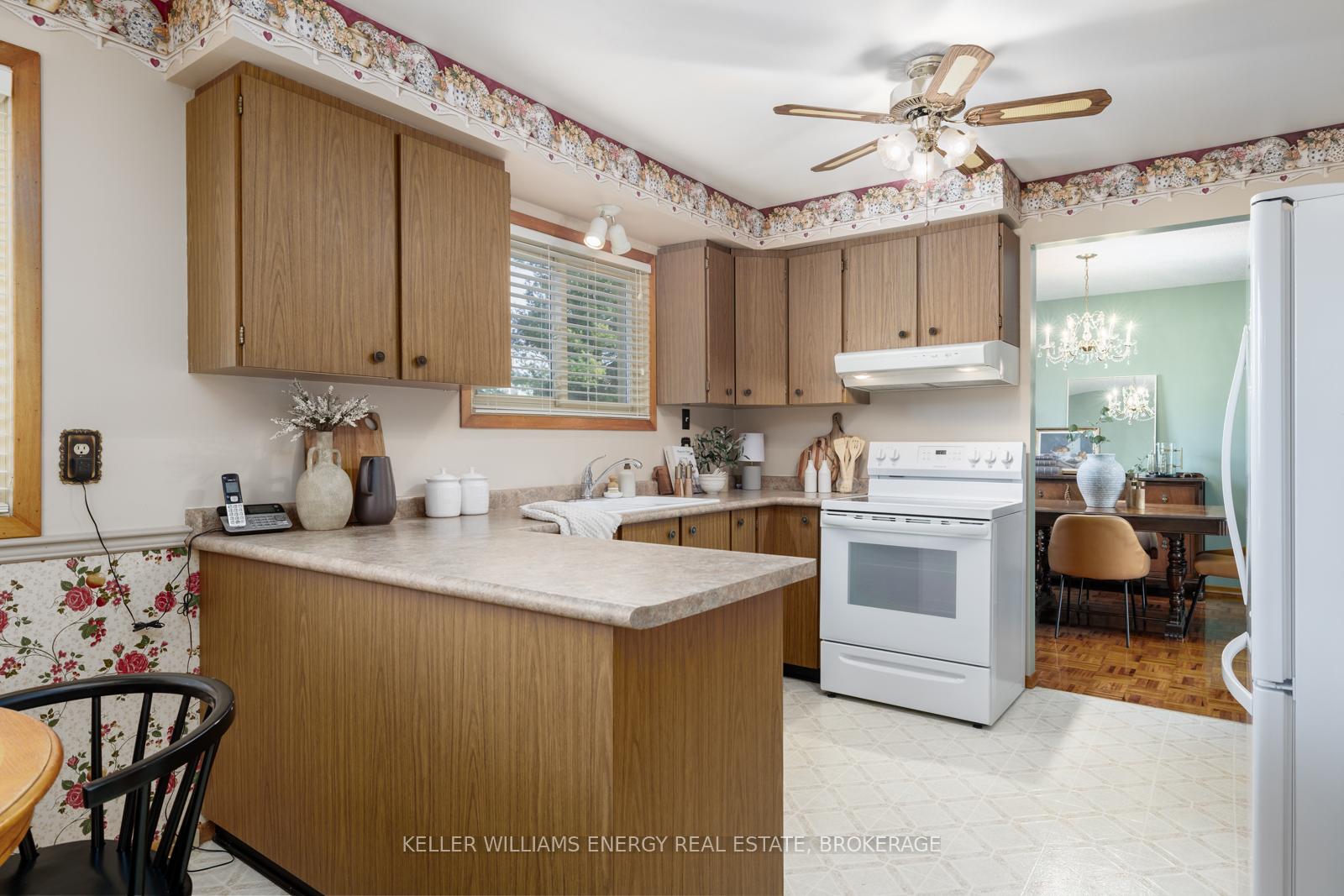 Photo 12 of 751 Cochrane Street, Whitby, Downtown Whitby — HOMEH