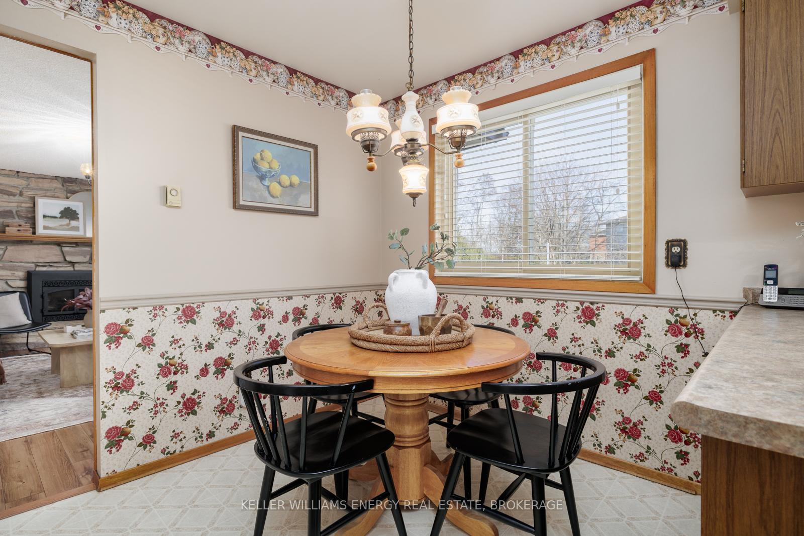 Photo 13 of 751 Cochrane Street, Whitby, Downtown Whitby — HOMEH