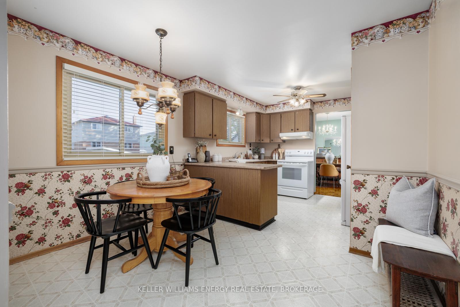 Photo 14 of 751 Cochrane Street, Whitby, Downtown Whitby — HOMEH