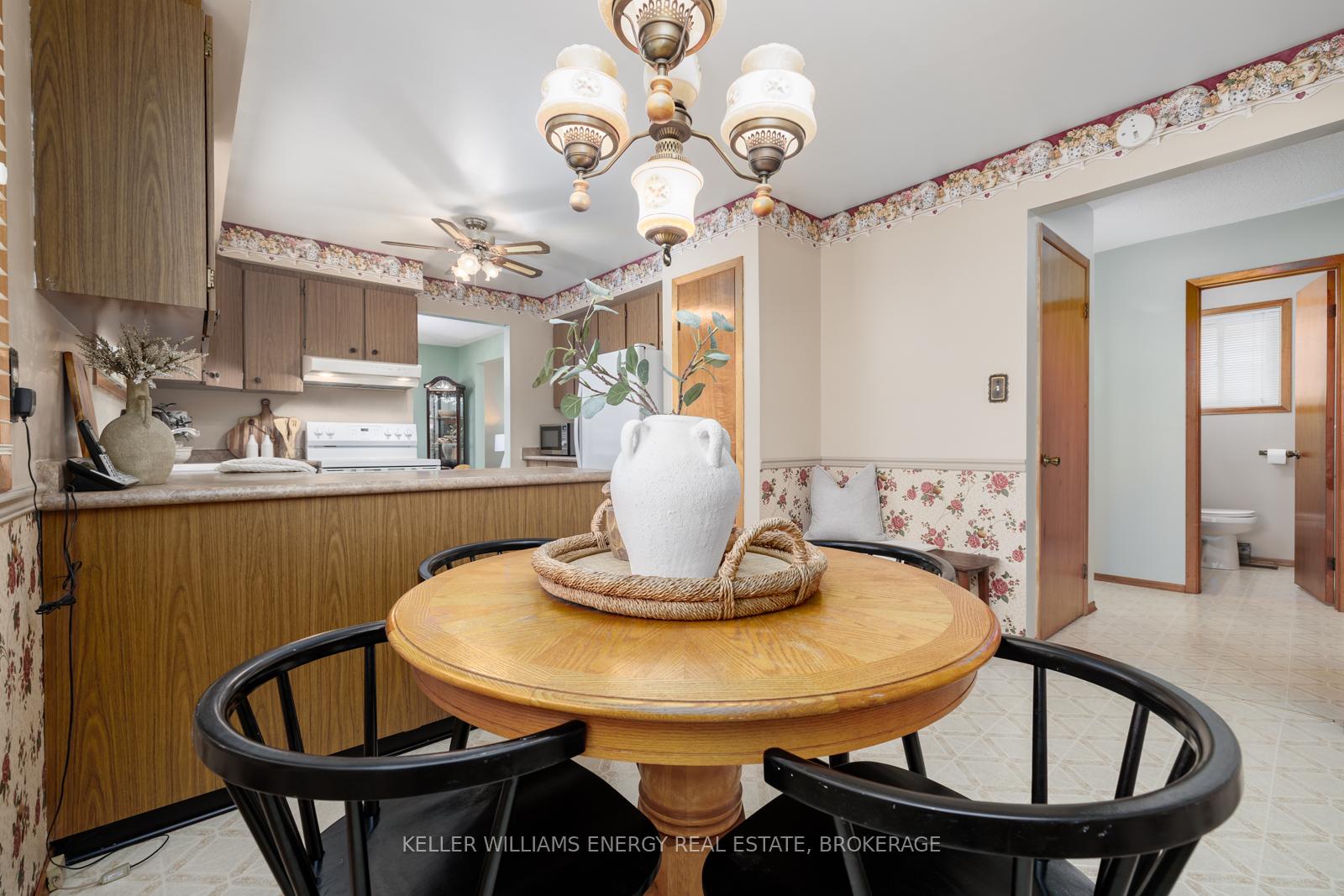 Photo 15 of 751 Cochrane Street, Whitby, Downtown Whitby — HOMEH