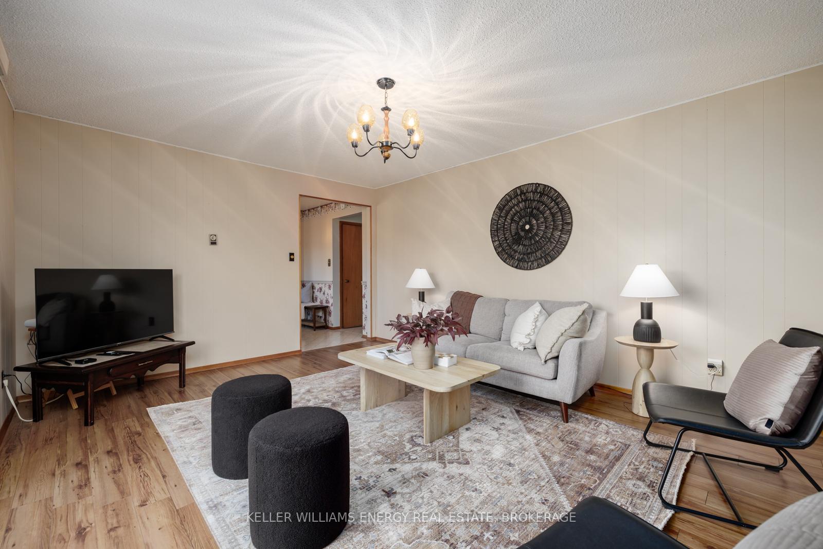 Photo 17 of 751 Cochrane Street, Whitby, Downtown Whitby — HOMEH