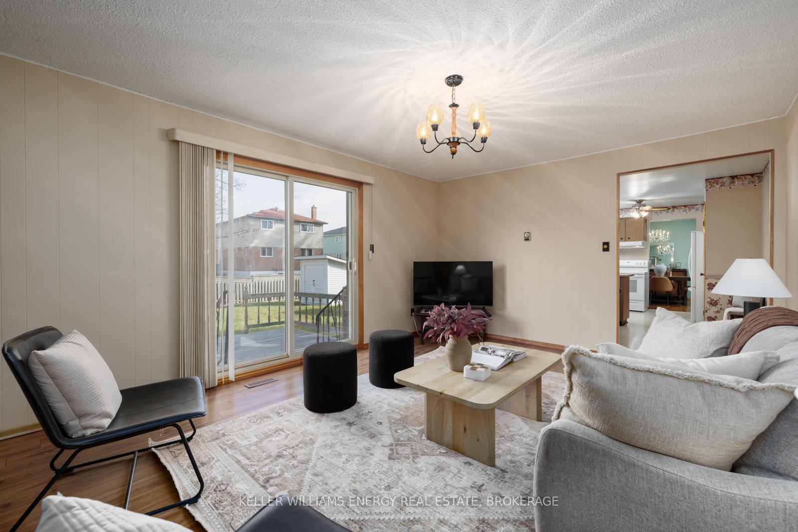 Photo 18 of 751 Cochrane Street, Whitby, Downtown Whitby — HOMEH