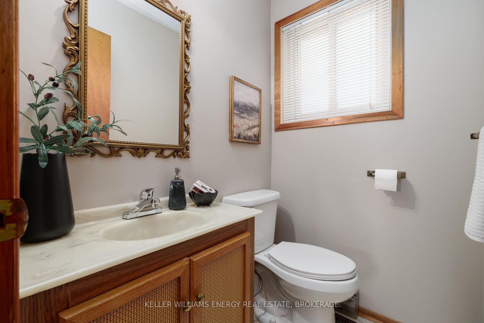 Photo 19 of 751 Cochrane Street, Whitby, Downtown Whitby — HOMEH