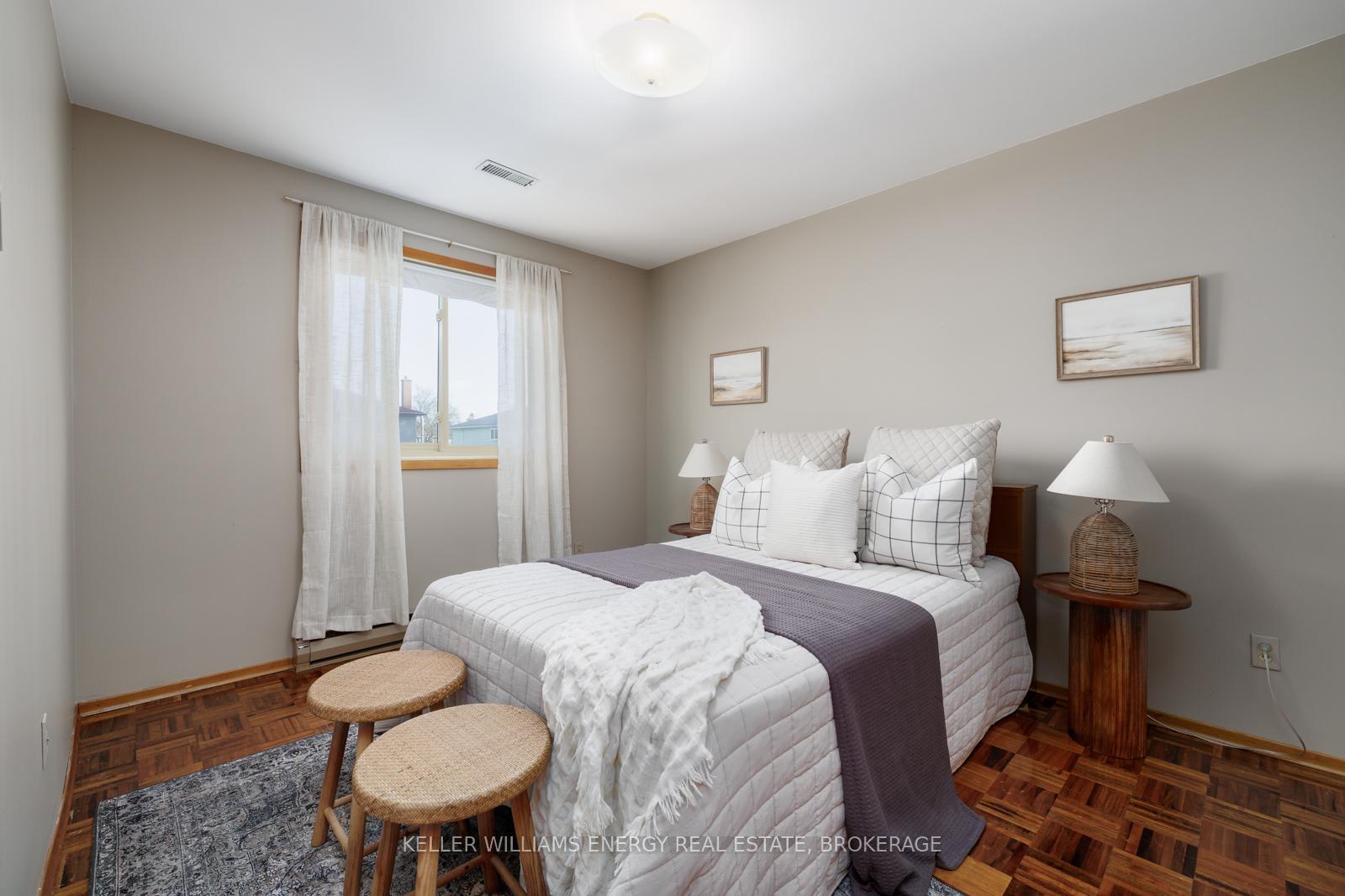 Photo 23 of 751 Cochrane Street, Whitby, Downtown Whitby — HOMEH