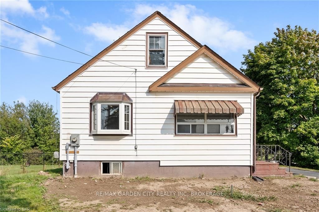 Photo 3 of 528 South Pelham Road, Welland, Prince Charles — HOMEH