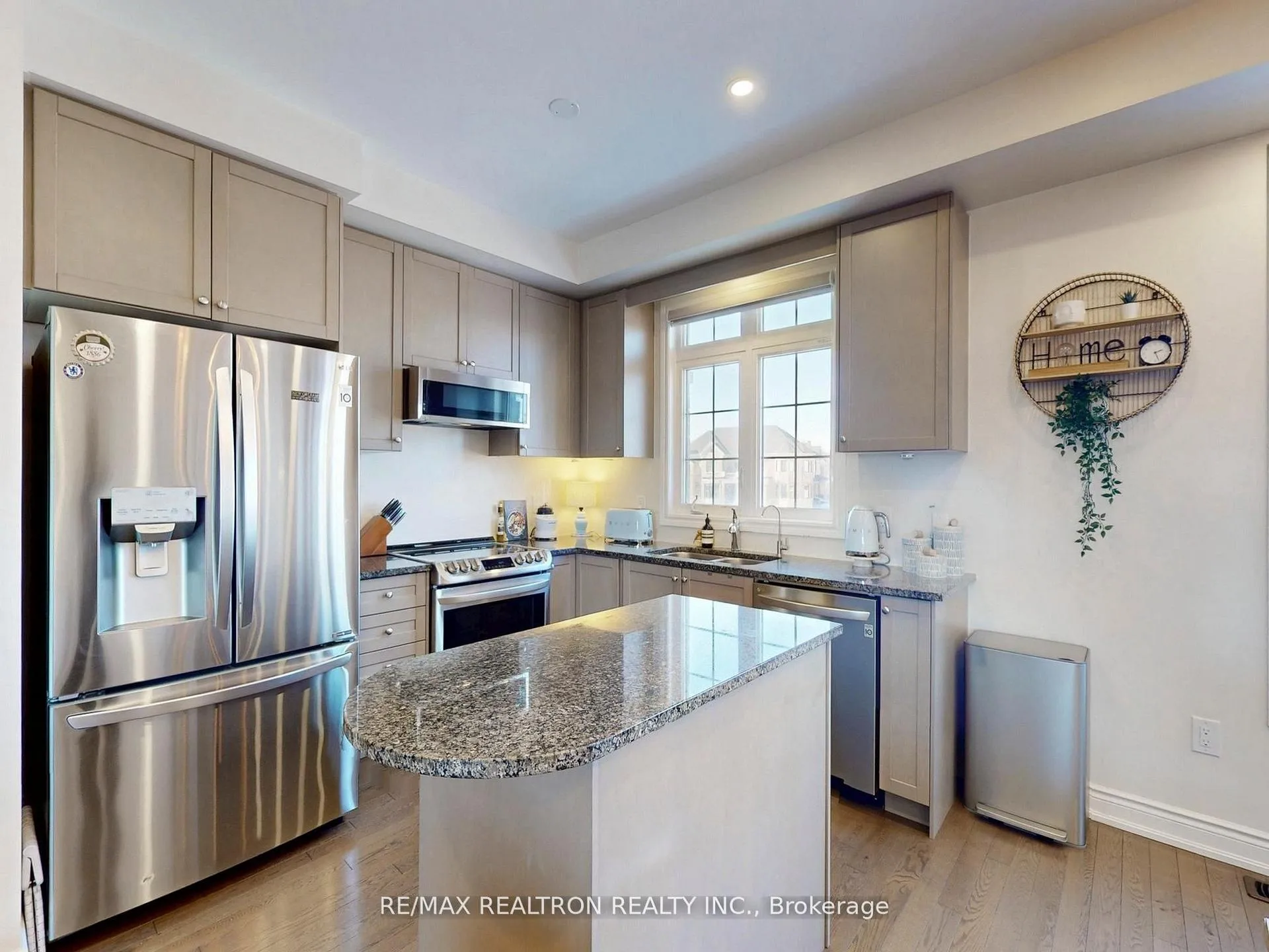 Photo 8 of 6 Oakmore Lane, Brampton, Bram West — HOMEH