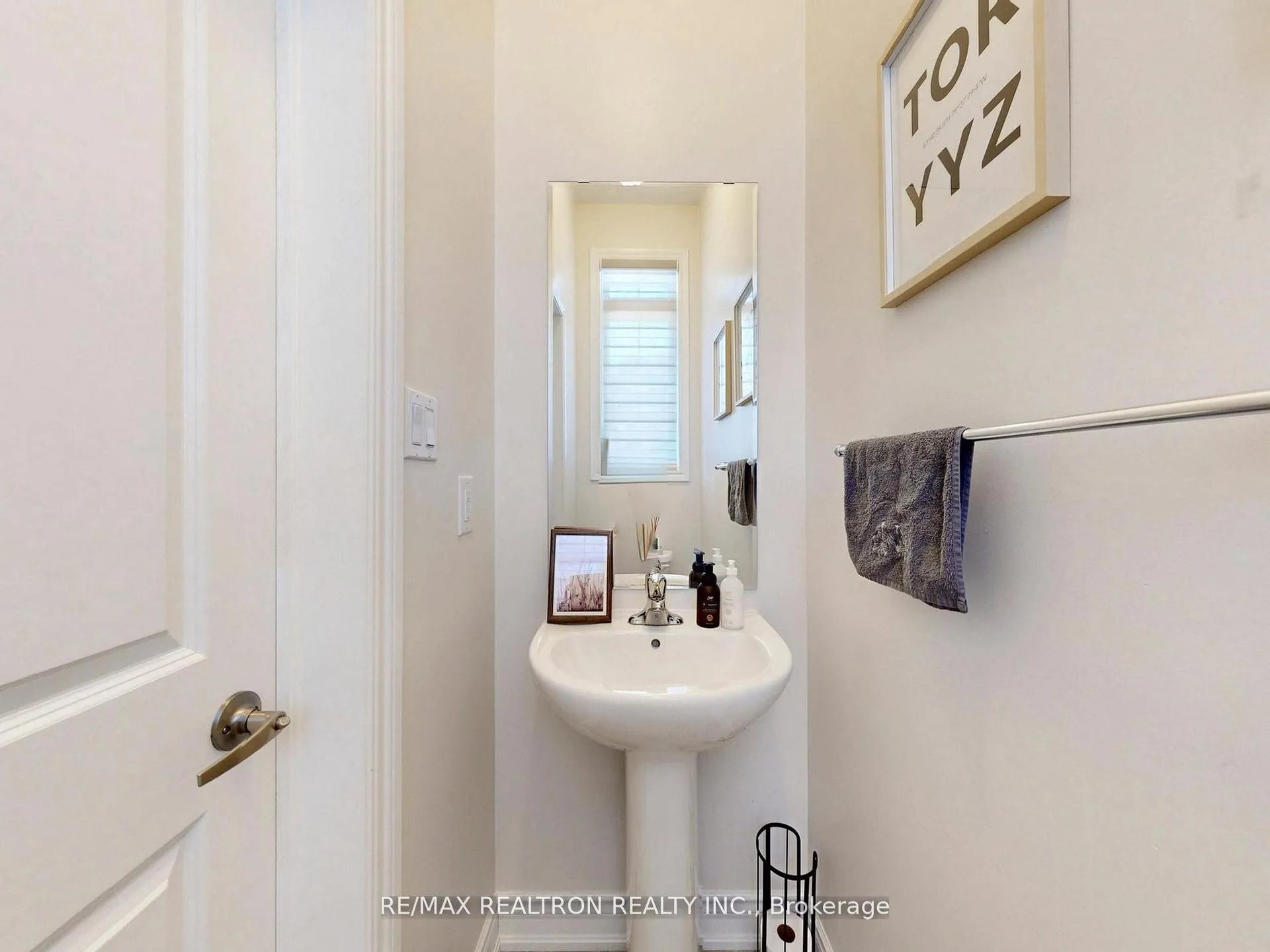 Photo 14 of 6 Oakmore Lane, Brampton, Bram West — HOMEH