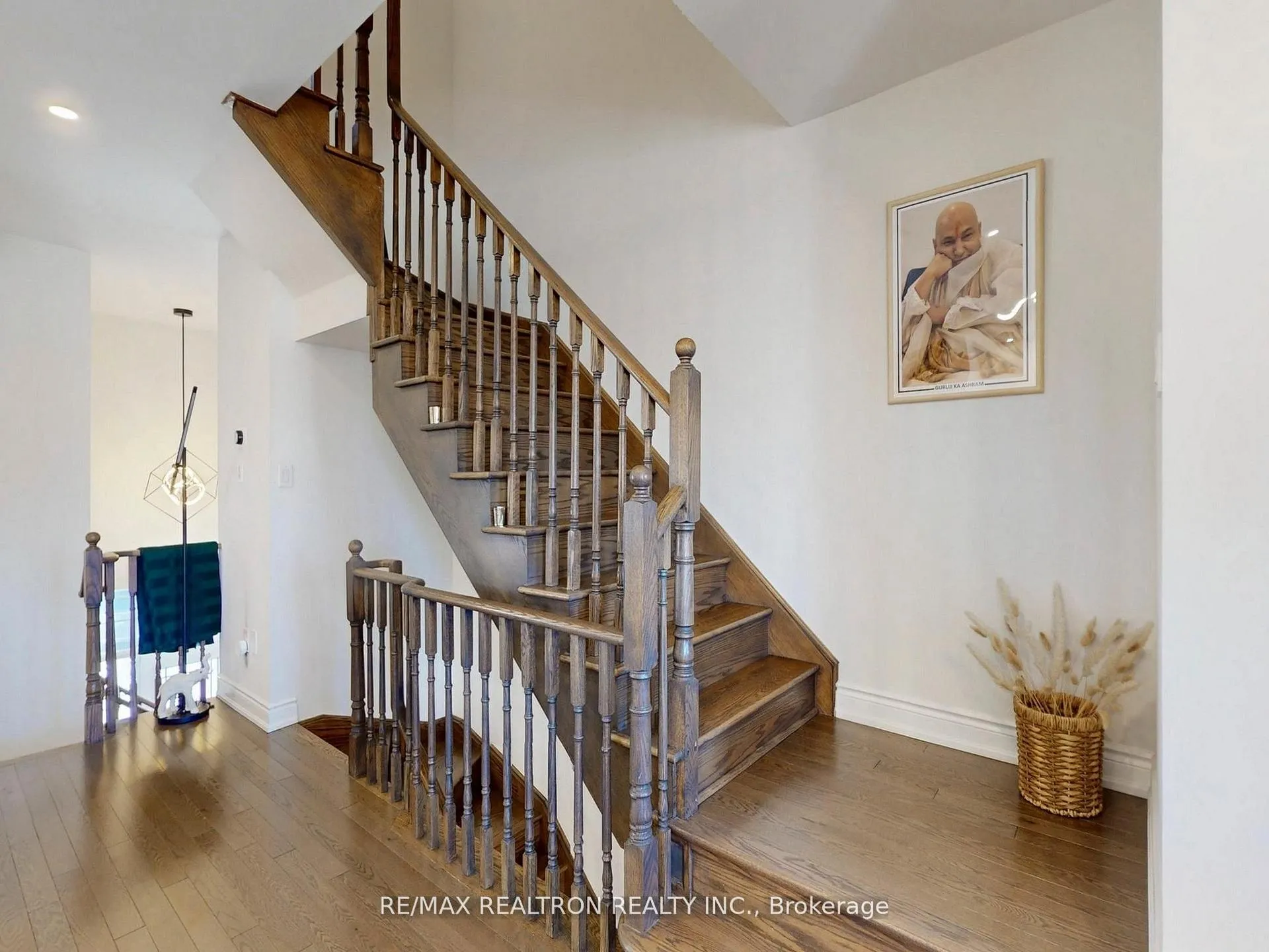 Photo 19 of 6 Oakmore Lane, Brampton, Bram West — HOMEH