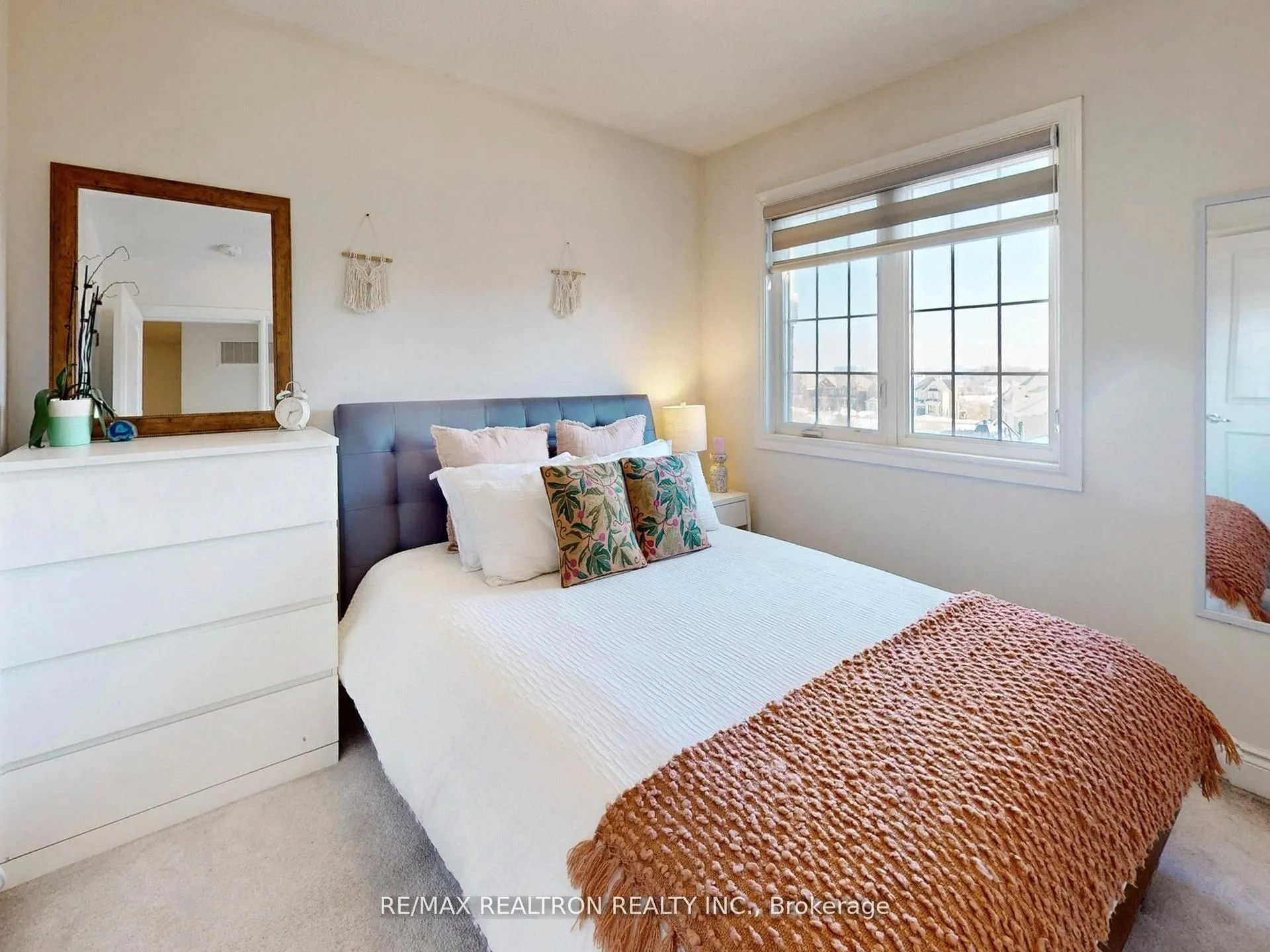 Photo 21 of 6 Oakmore Lane, Brampton, Bram West — HOMEH