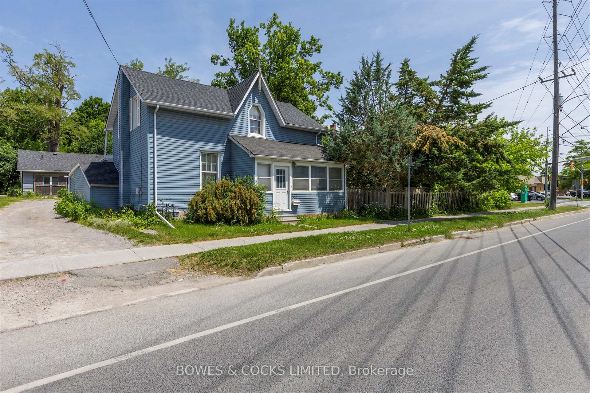 Photo 3 of 344 McDonnel Street, Peterborough, Town Ward 3 — HOMEH