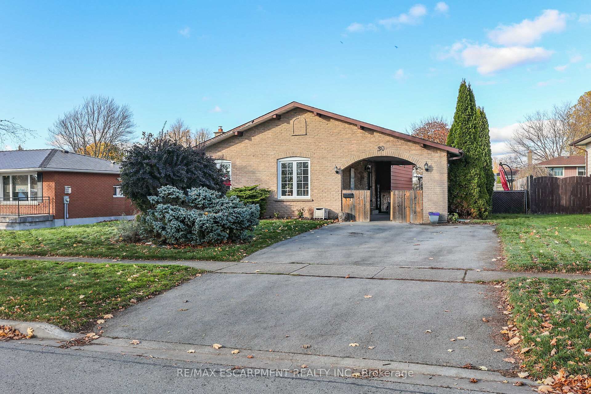 Photo 3 of 30 Rolling Acres Drive, Welland, N. Welland — HOMEH