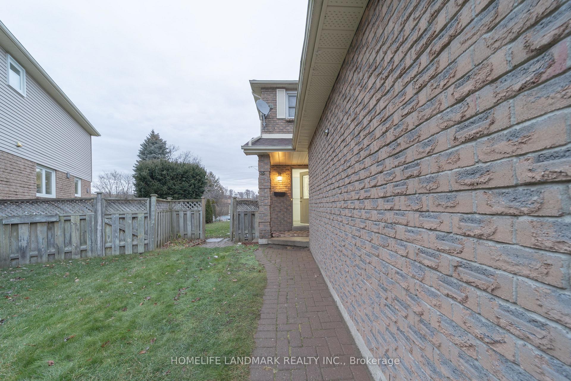 Photo 3 of 1606 Norwill Crescent, Oshawa, Samac — HOMEH