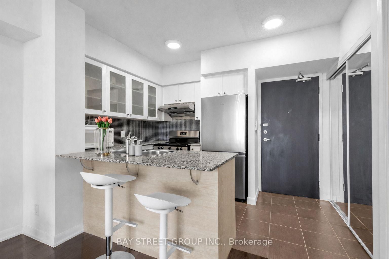 Photo 4 of Unit 1509, 5791 Yonge St, North York, Newtonbrook East — HOMEH