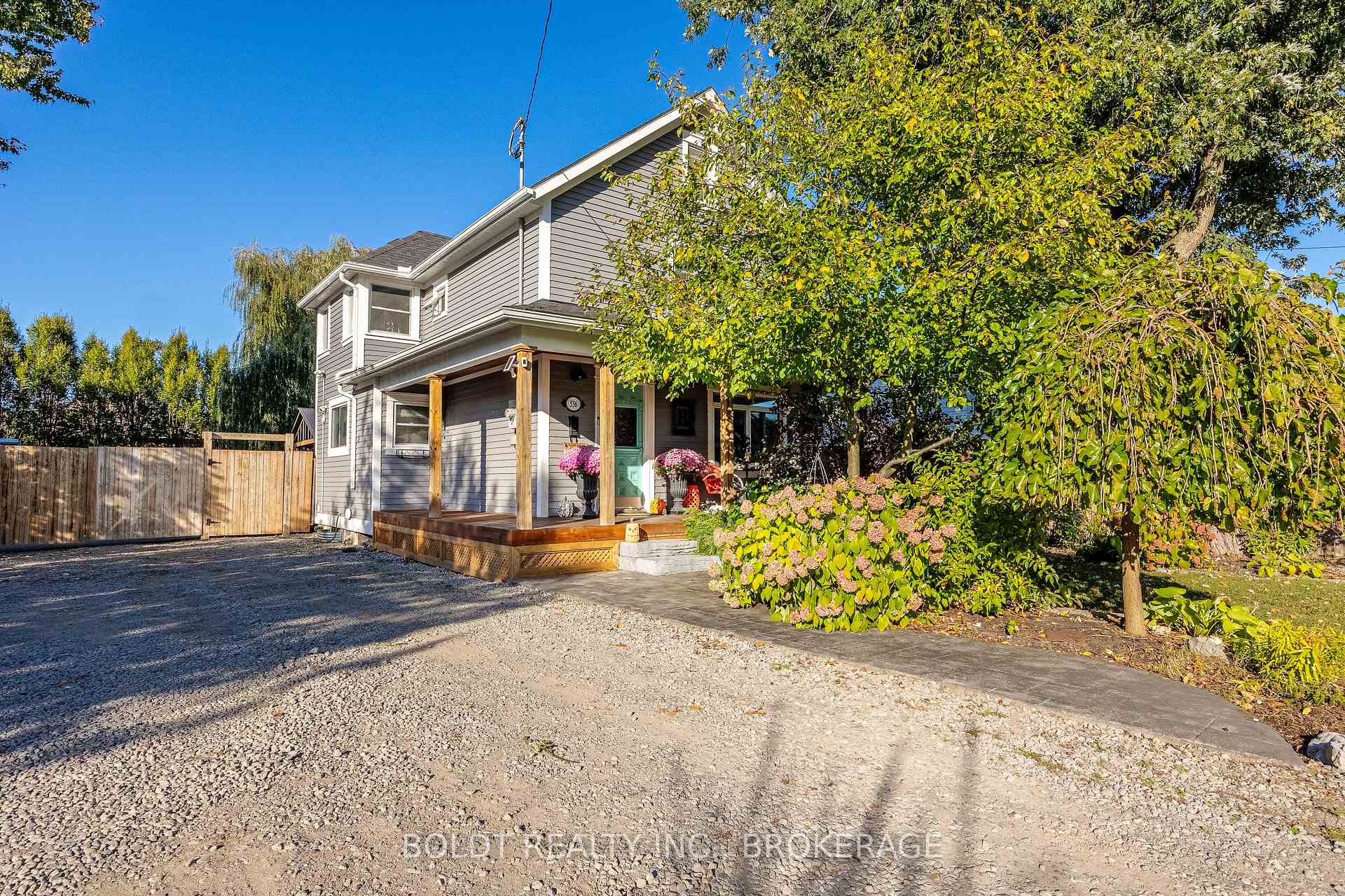 Photo 2 of 536 Thorold Road, Welland, N. Welland — HOMEH