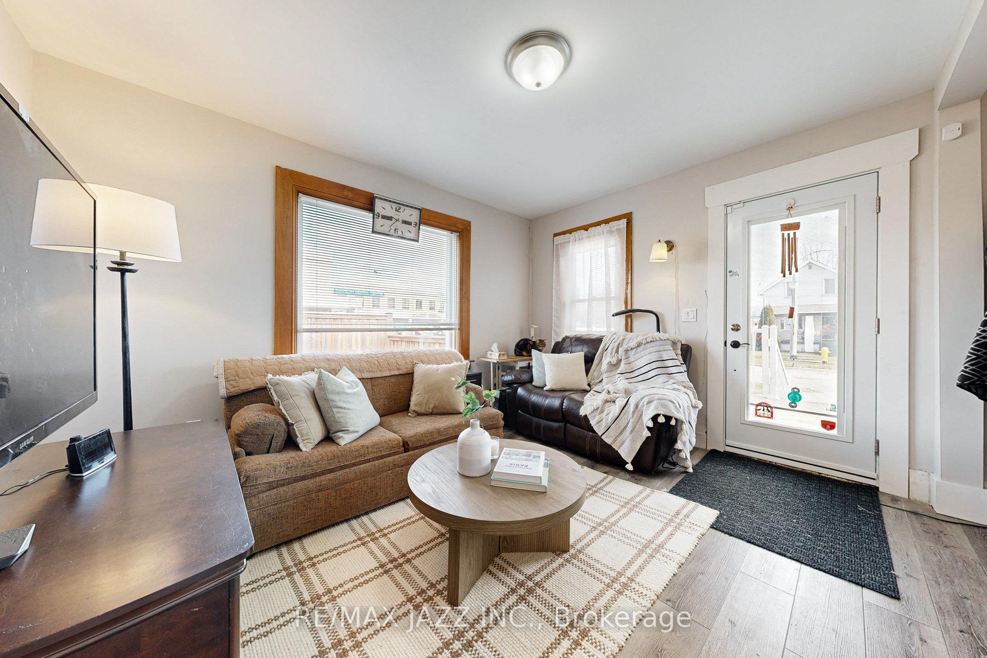 Photo 4 of 656 Hortop Street, Oshawa, O'Neill — HOMEH