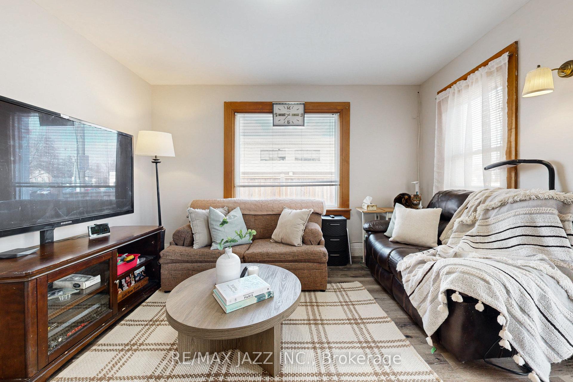 Photo 5 of 656 Hortop Street, Oshawa, O'Neill — HOMEH