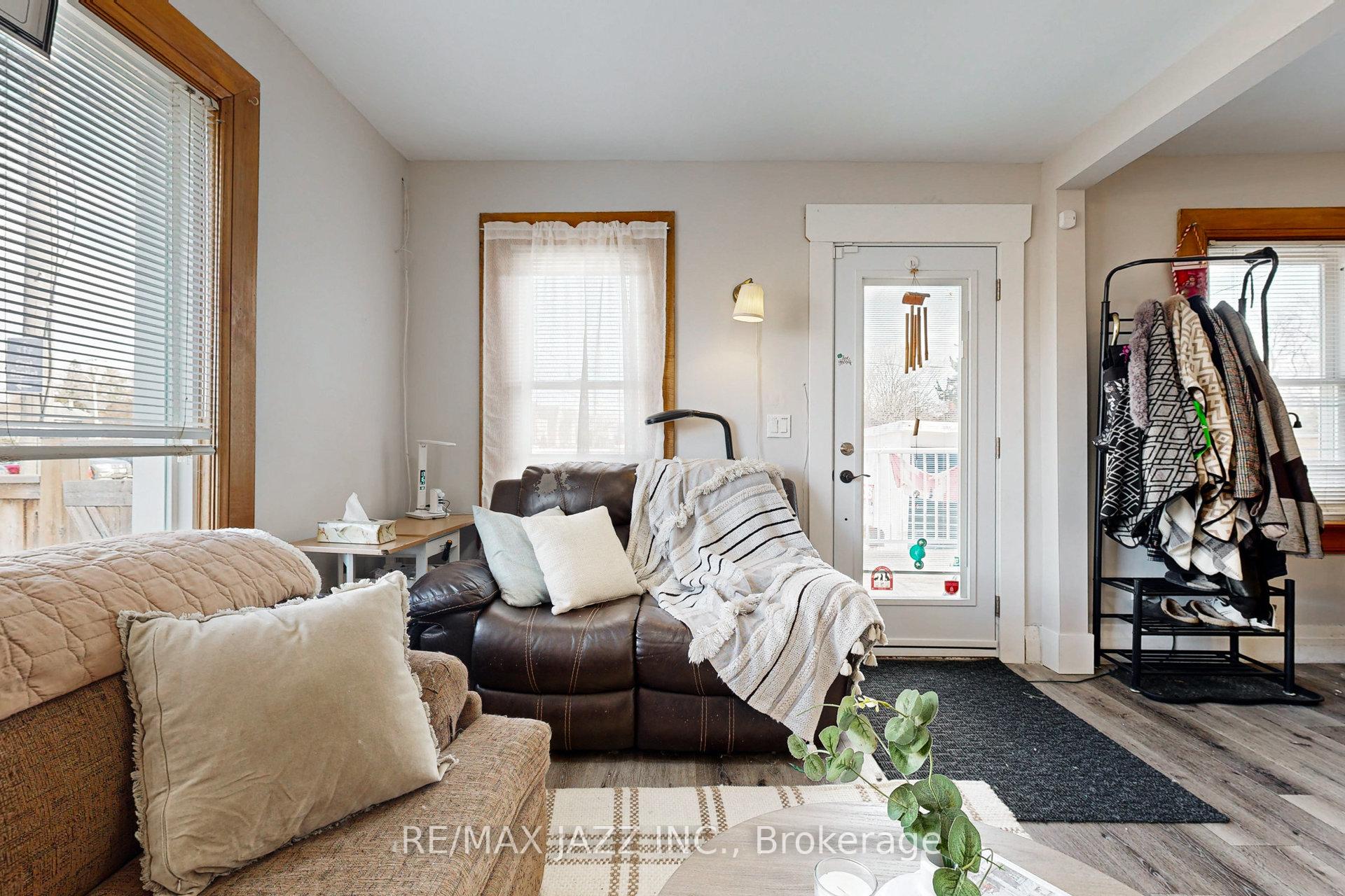 Photo 7 of 656 Hortop Street, Oshawa, O'Neill — HOMEH