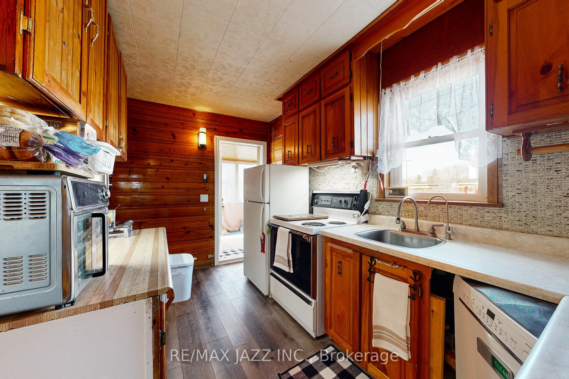 Photo 13 of 656 Hortop Street, Oshawa, O'Neill — HOMEH