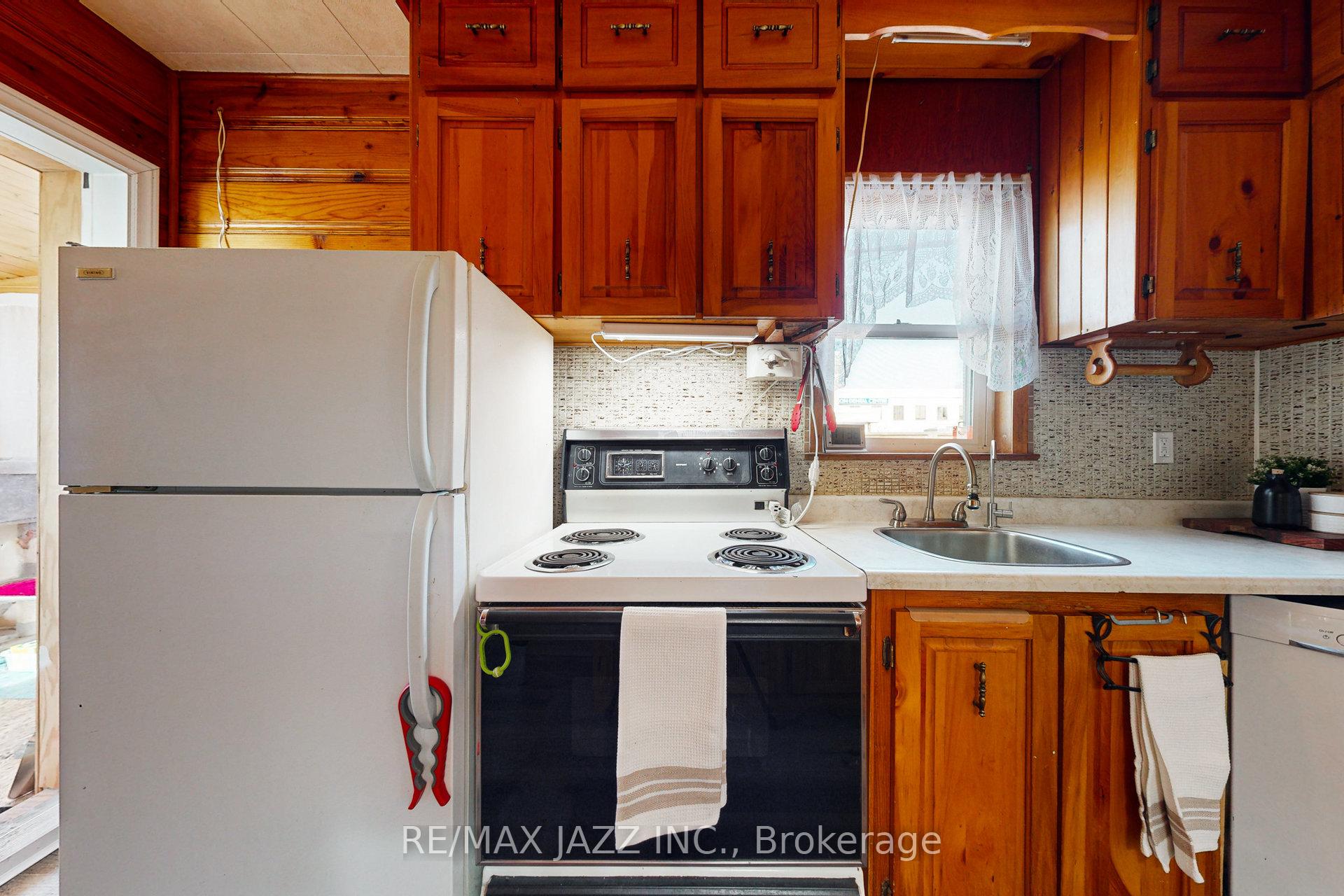 Photo 17 of 656 Hortop Street, Oshawa, O'Neill — HOMEH