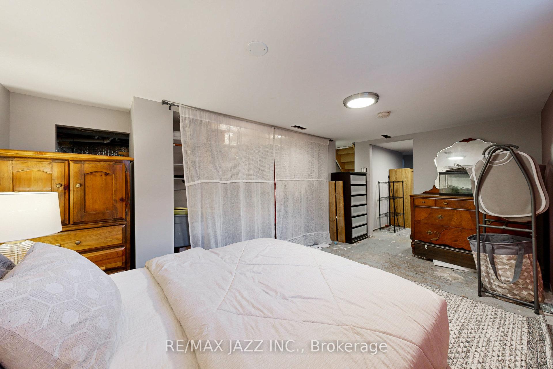 Photo 34 of 656 Hortop Street, Oshawa, O'Neill — HOMEH