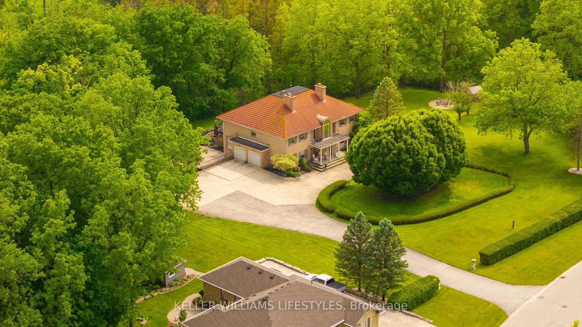 Front of 262 Pinetree Lane