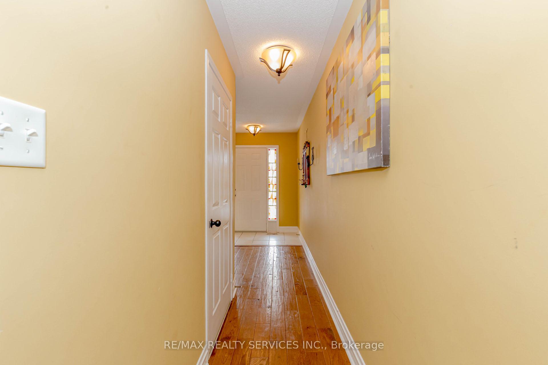 Photo 6 of 1519 Sarasota Crescent, Oshawa, Samac — HOMEH
