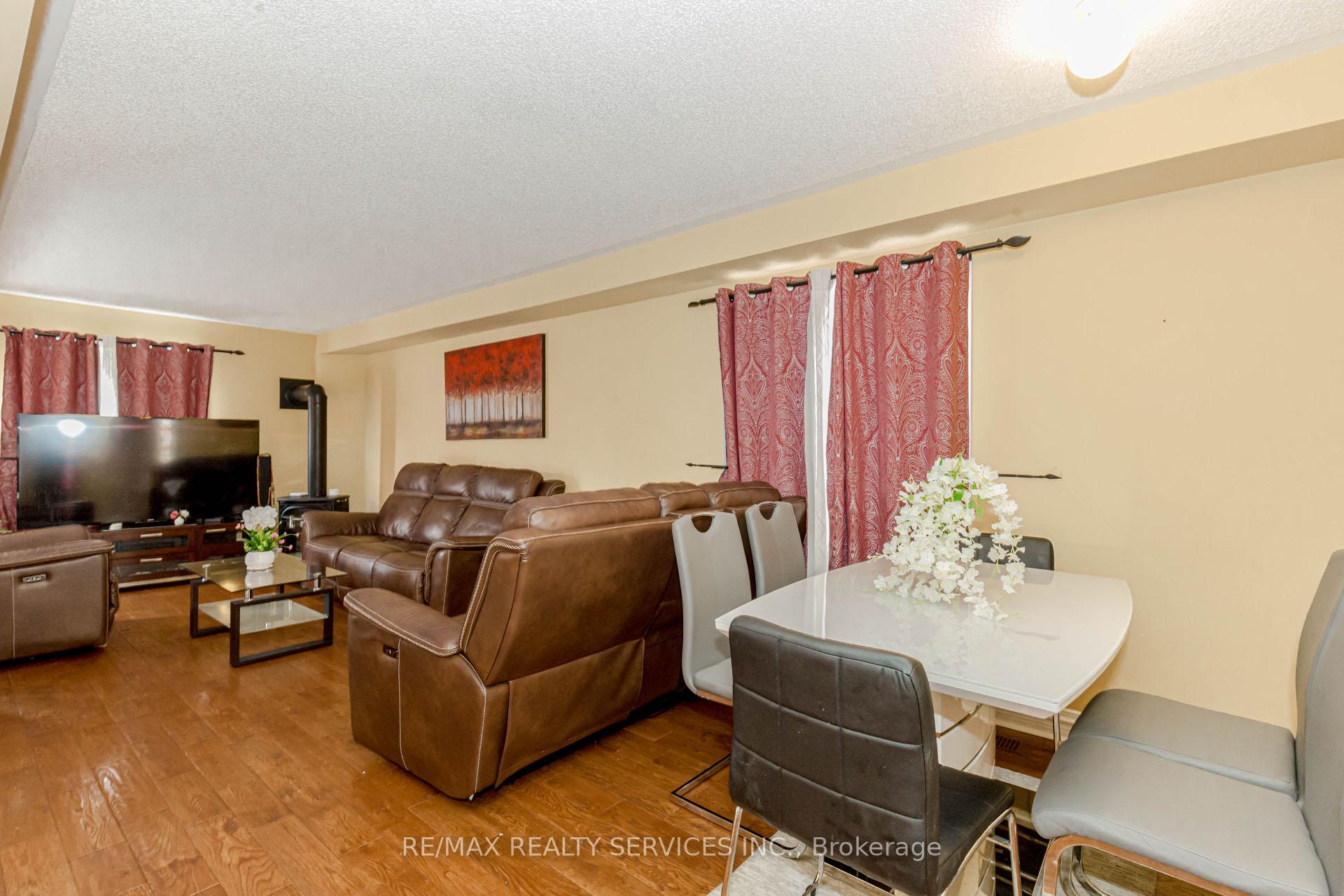 Photo 7 of 1519 Sarasota Crescent, Oshawa, Samac — HOMEH