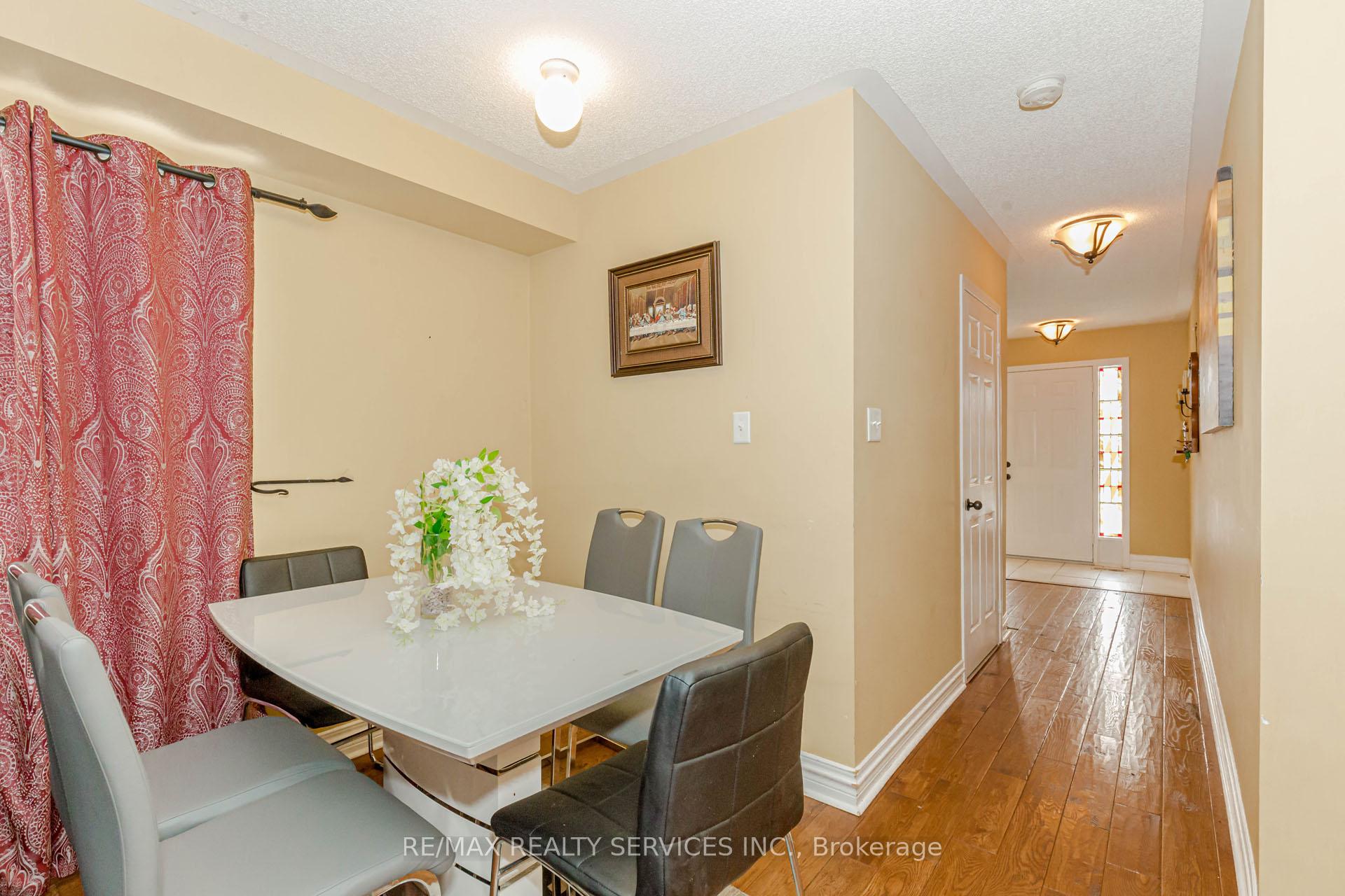 Photo 8 of 1519 Sarasota Crescent, Oshawa, Samac — HOMEH