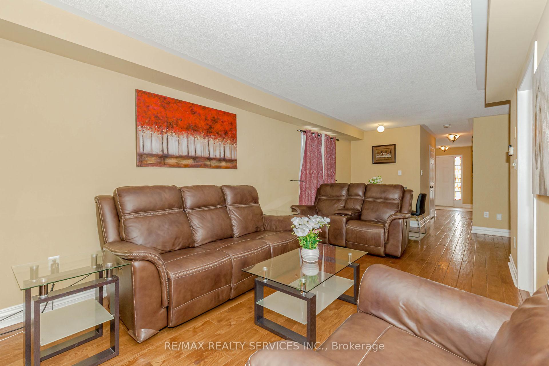 Photo 10 of 1519 Sarasota Crescent, Oshawa, Samac — HOMEH