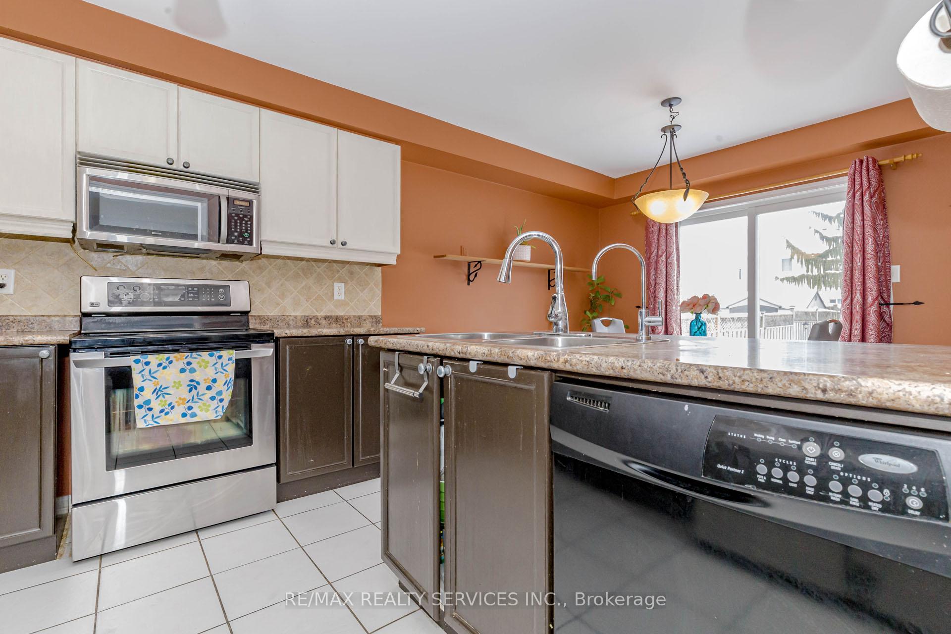 Photo 11 of 1519 Sarasota Crescent, Oshawa, Samac — HOMEH
