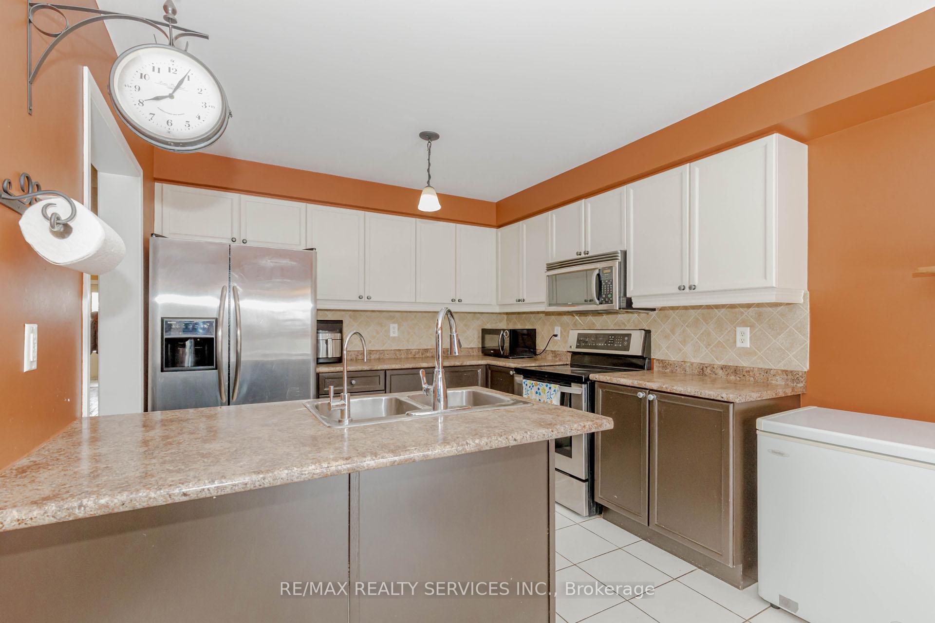 Photo 13 of 1519 Sarasota Crescent, Oshawa, Samac — HOMEH