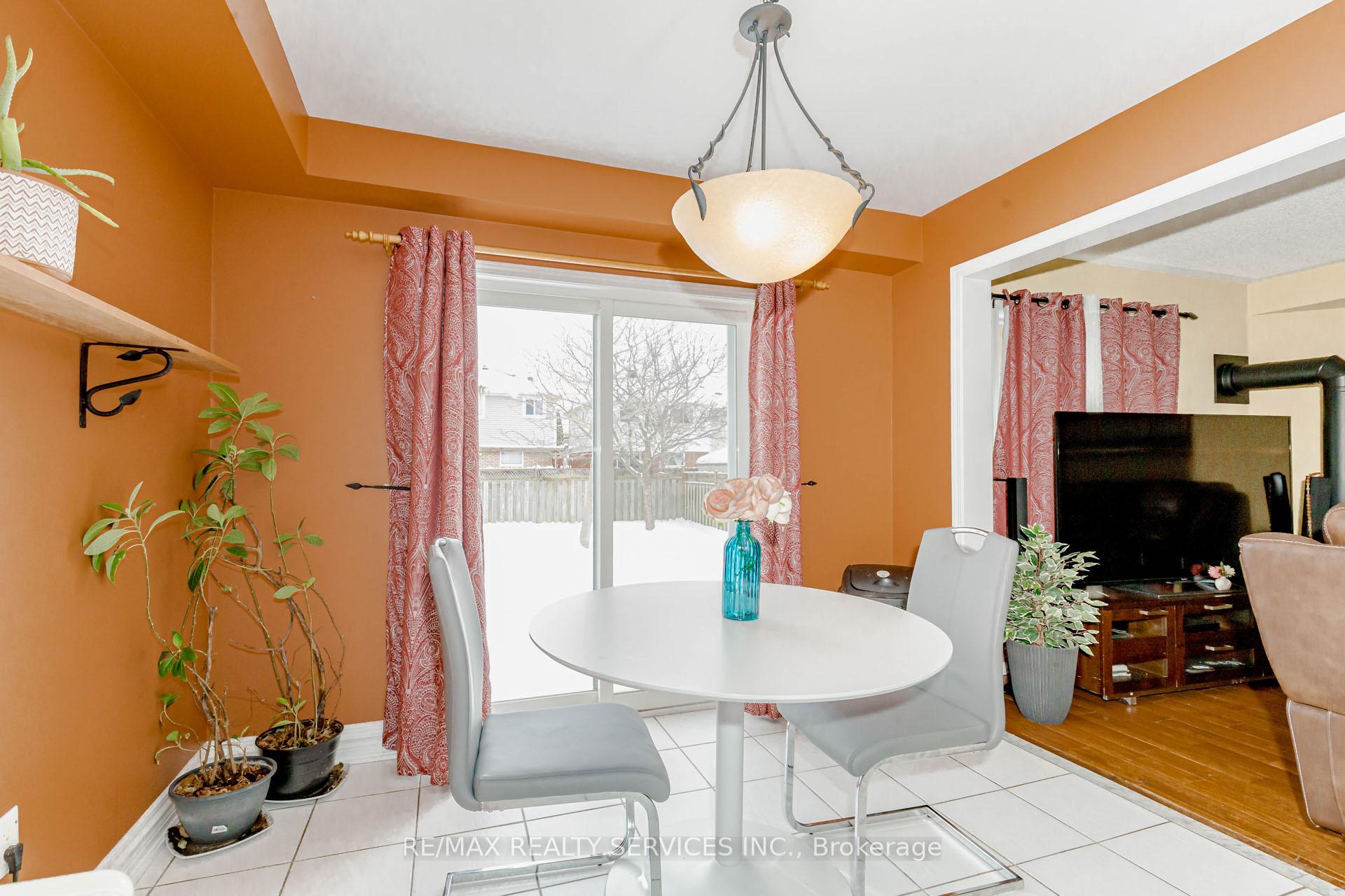 Photo 14 of 1519 Sarasota Crescent, Oshawa, Samac — HOMEH