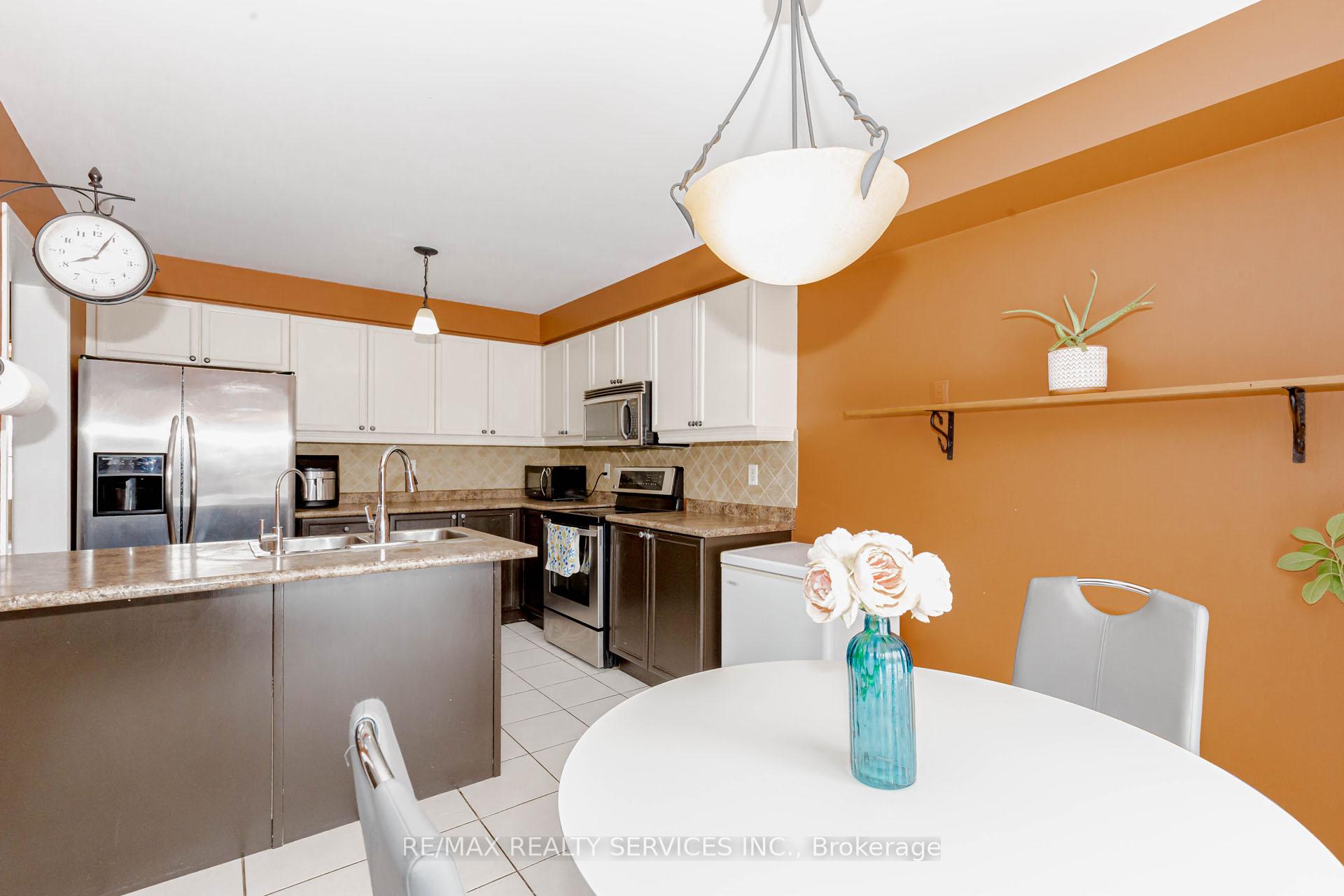 Photo 16 of 1519 Sarasota Crescent, Oshawa, Samac — HOMEH