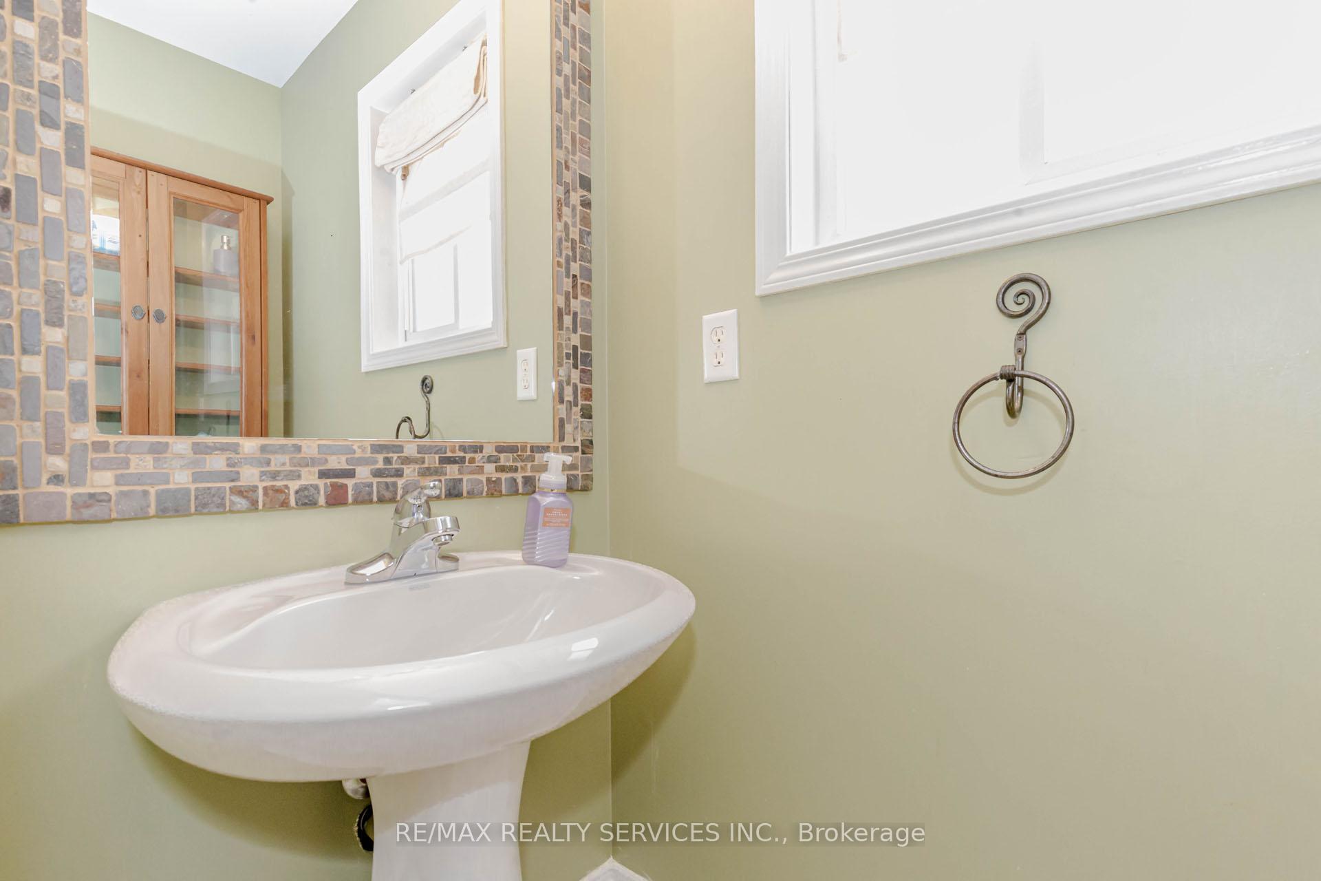 Photo 17 of 1519 Sarasota Crescent, Oshawa, Samac — HOMEH