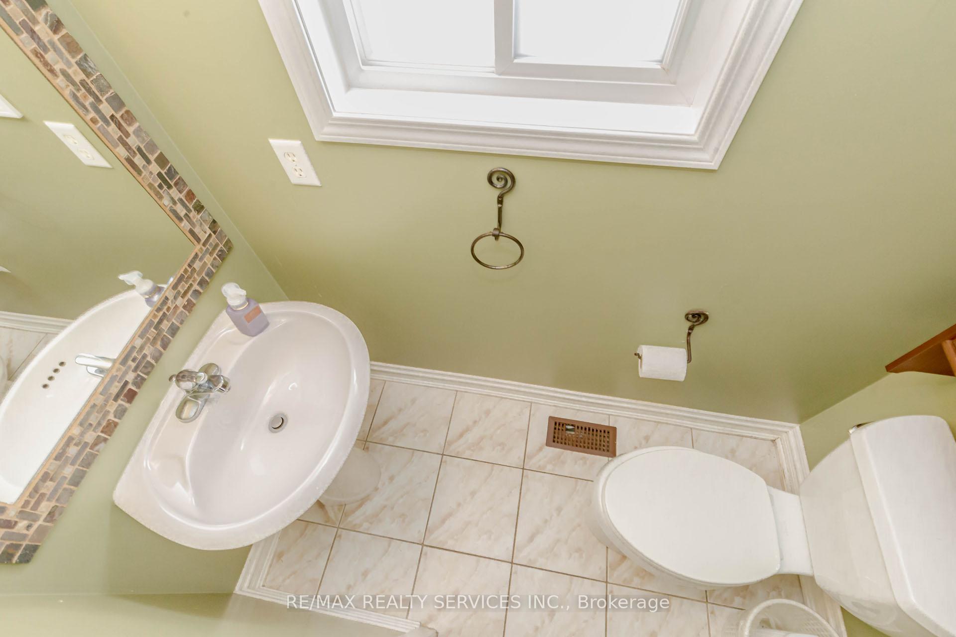 Photo 18 of 1519 Sarasota Crescent, Oshawa, Samac — HOMEH