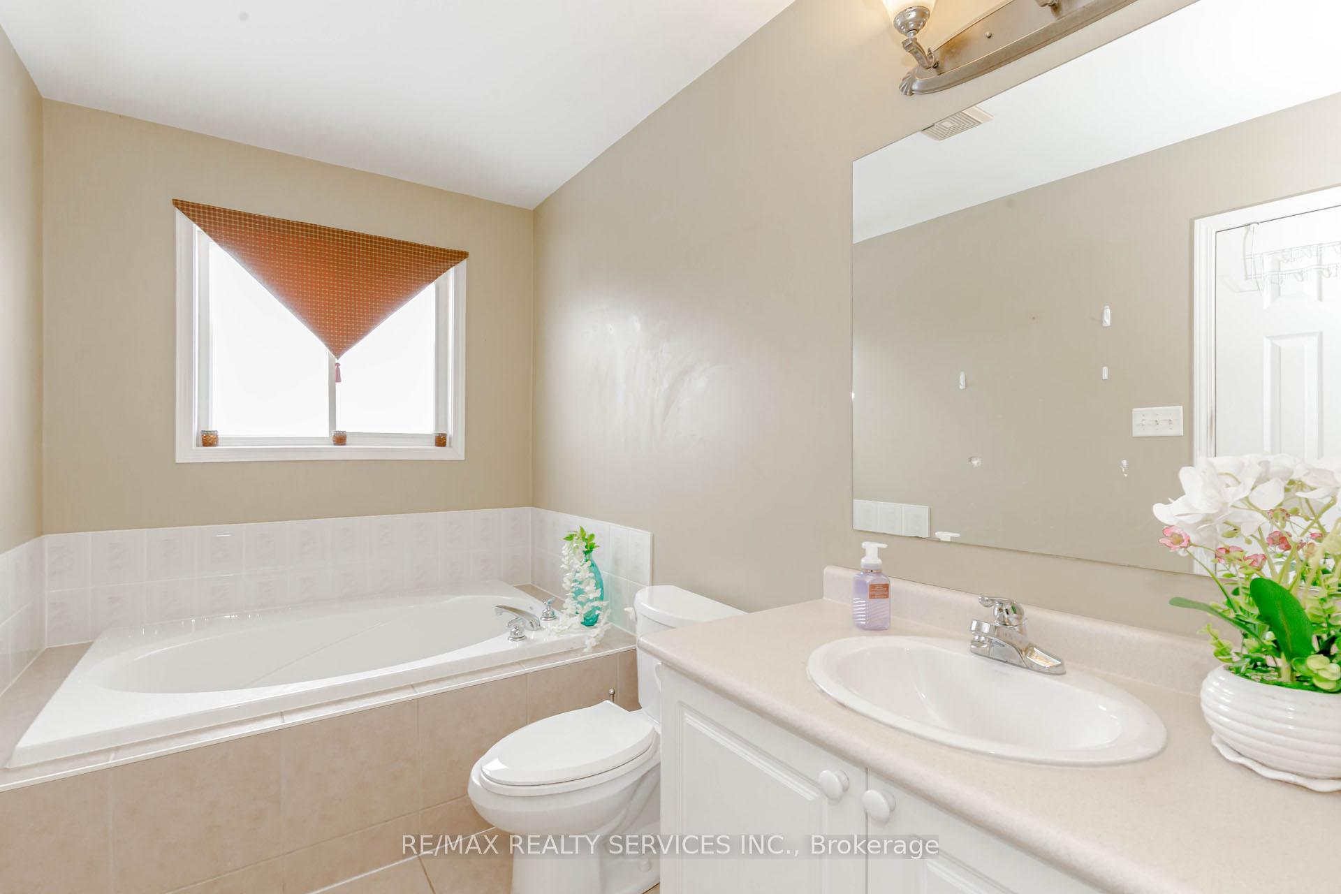 Photo 24 of 1519 Sarasota Crescent, Oshawa, Samac — HOMEH