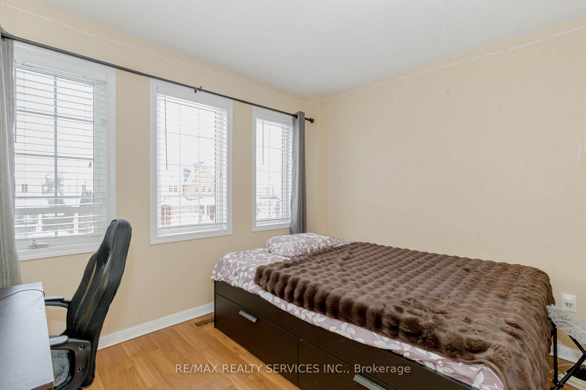 Photo 31 of 1519 Sarasota Crescent, Oshawa, Samac — HOMEH