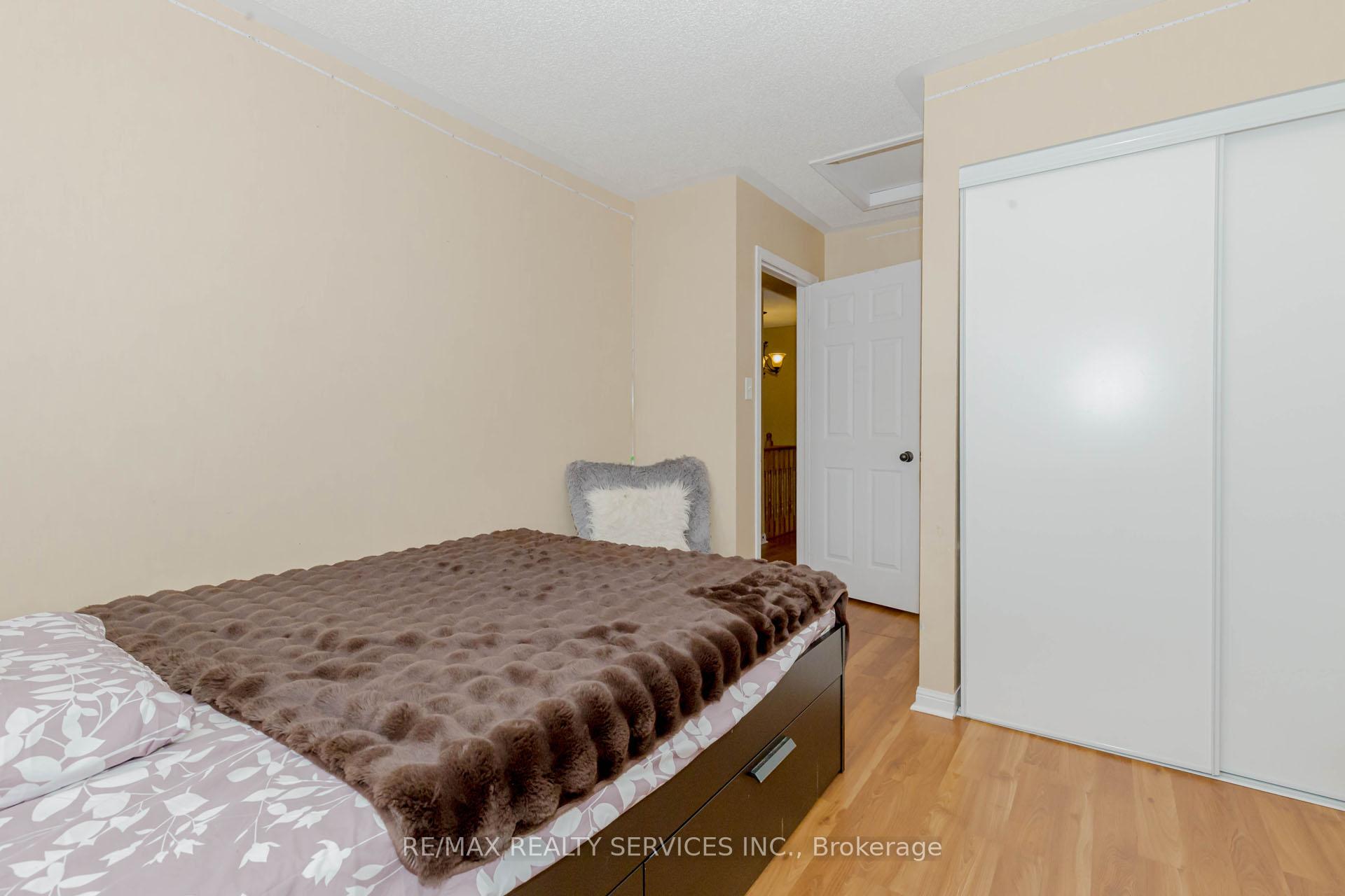 Photo 32 of 1519 Sarasota Crescent, Oshawa, Samac — HOMEH
