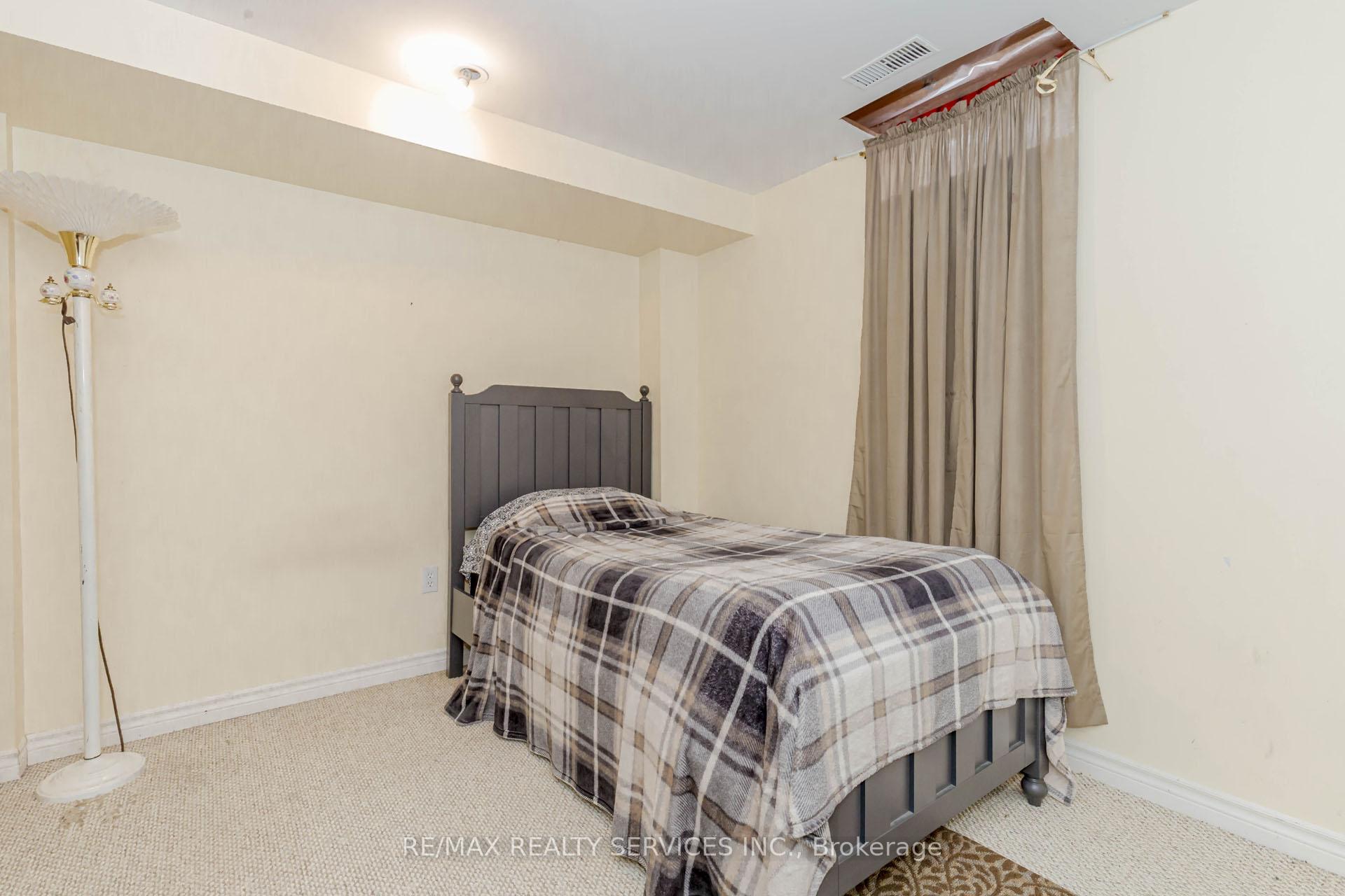 Photo 35 of 1519 Sarasota Crescent, Oshawa, Samac — HOMEH
