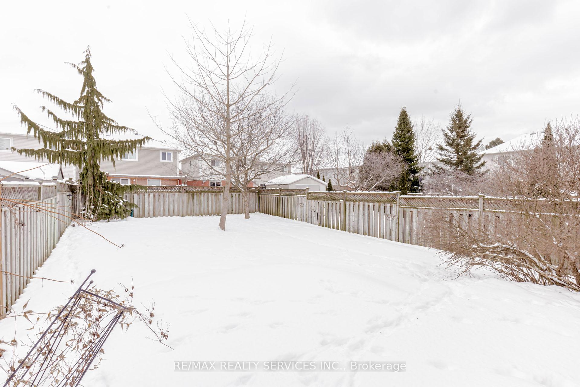 Photo 37 of 1519 Sarasota Crescent, Oshawa, Samac — HOMEH
