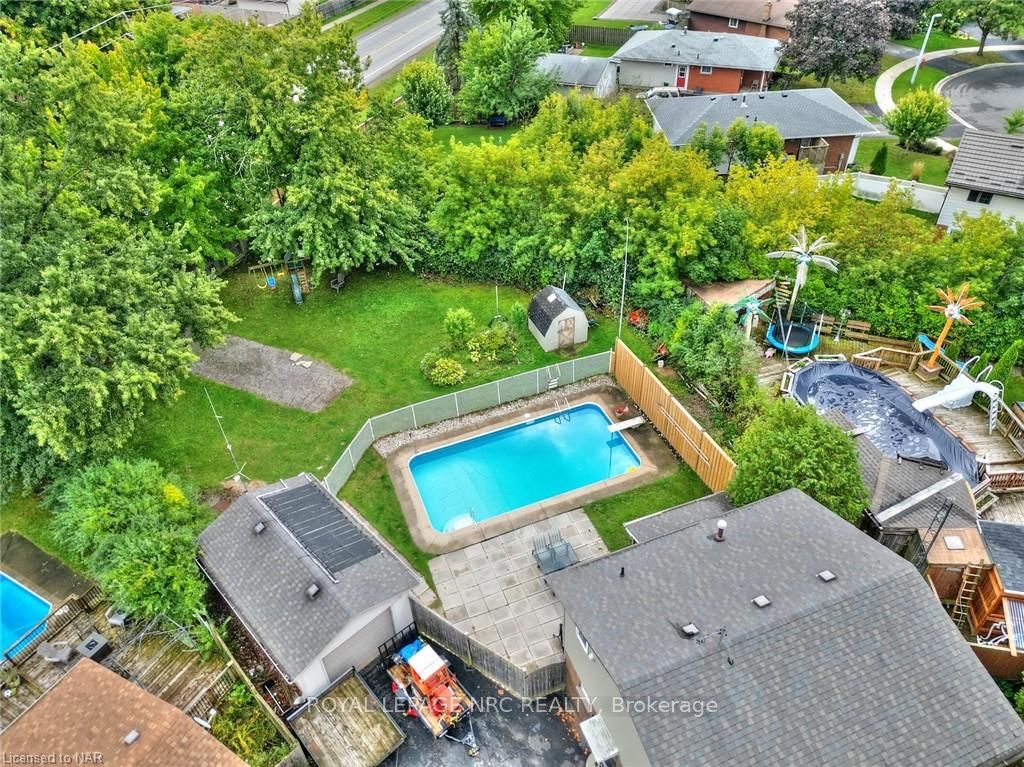 Front of 27 Meadowvale Place