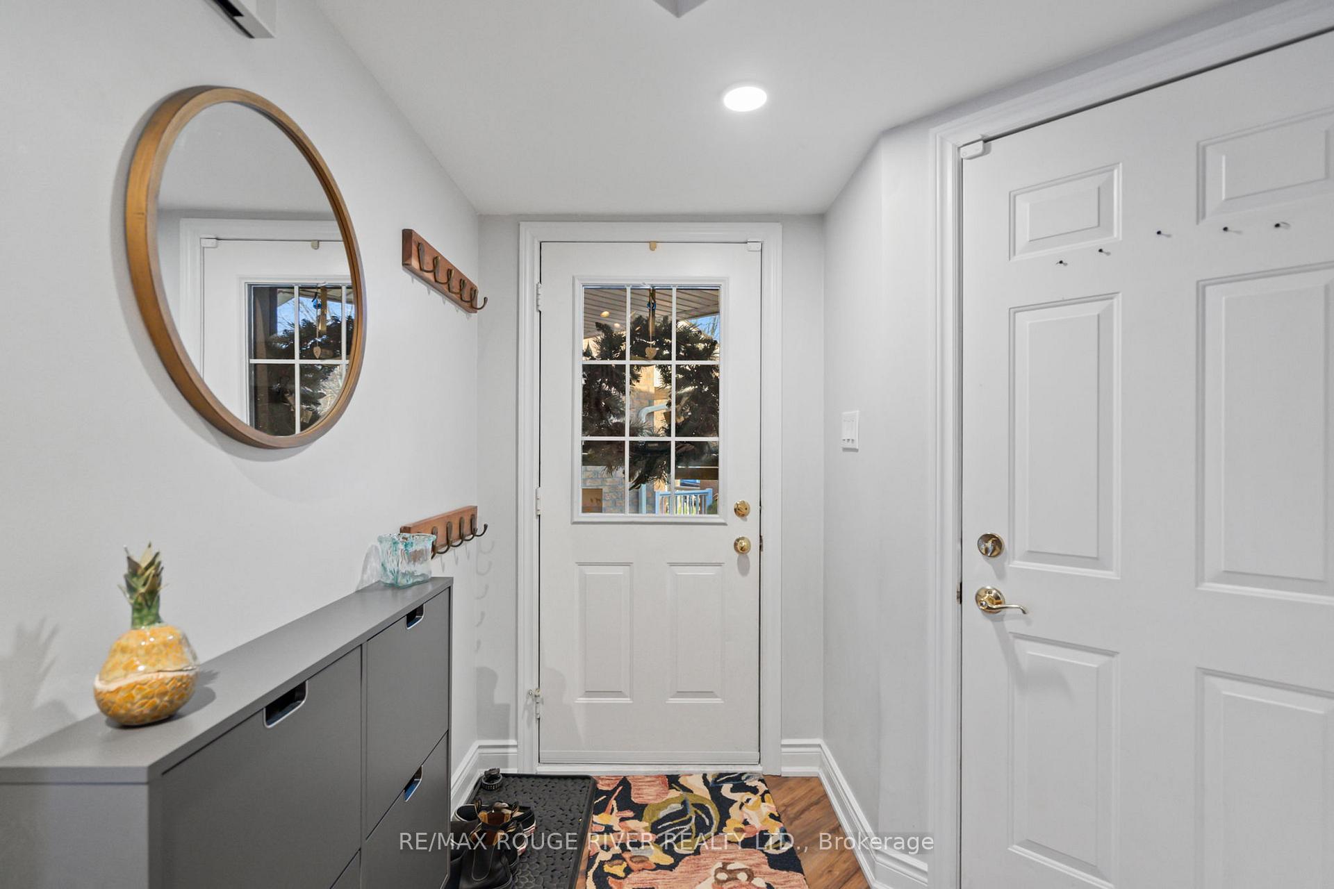 Photo 3 of 8 Threadgold Court, Whitby, Lynde Creek — HOMEH